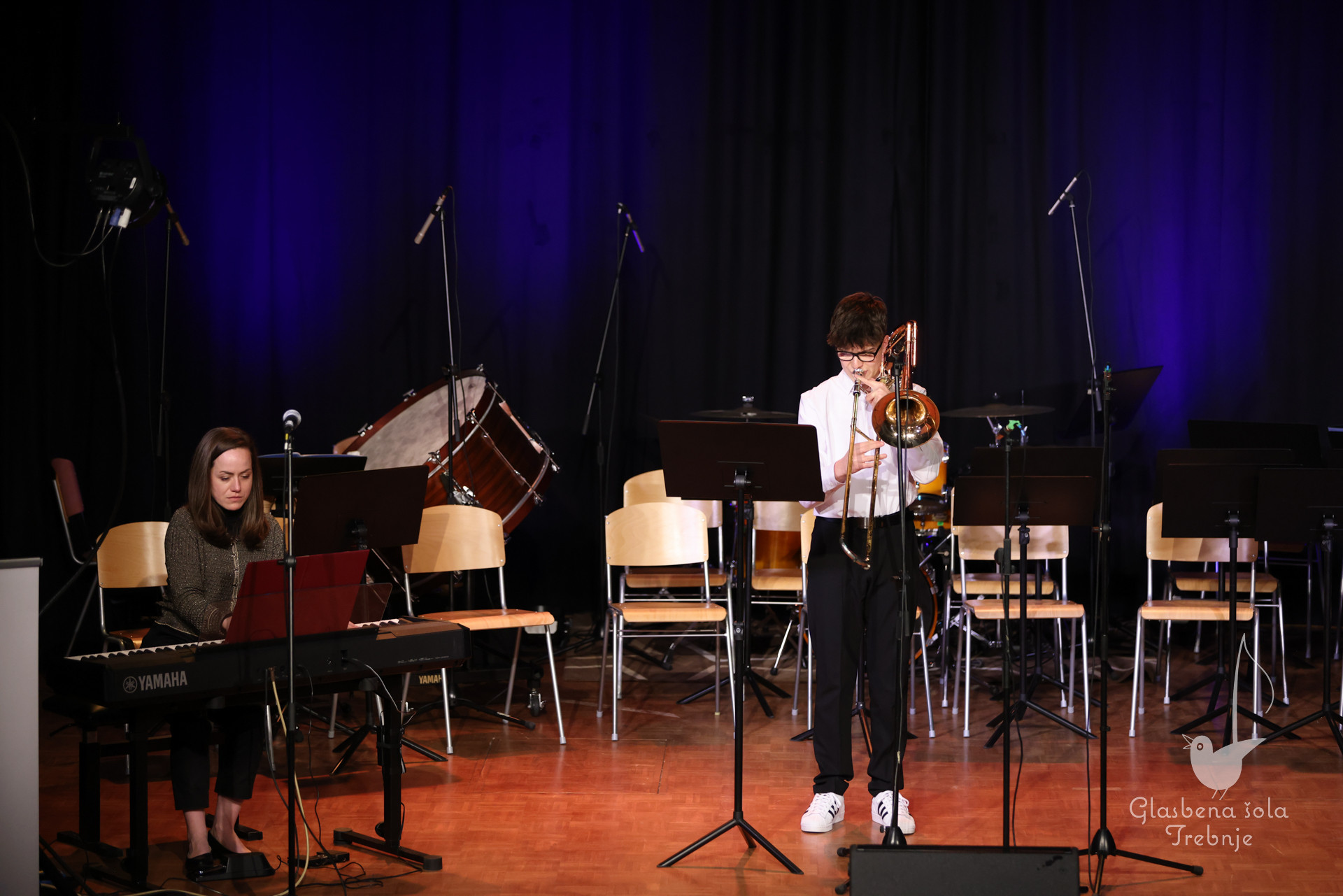 Nastop oddelka za pihala in oddelka za trobila in tolkala ob 50-letnici šole