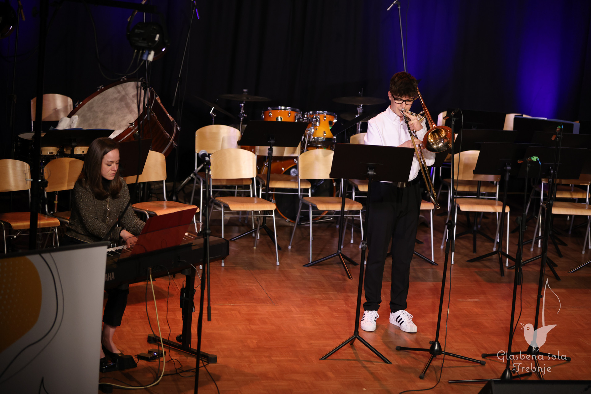 Nastop oddelka za pihala in oddelka za trobila in tolkala ob 50-letnici šole