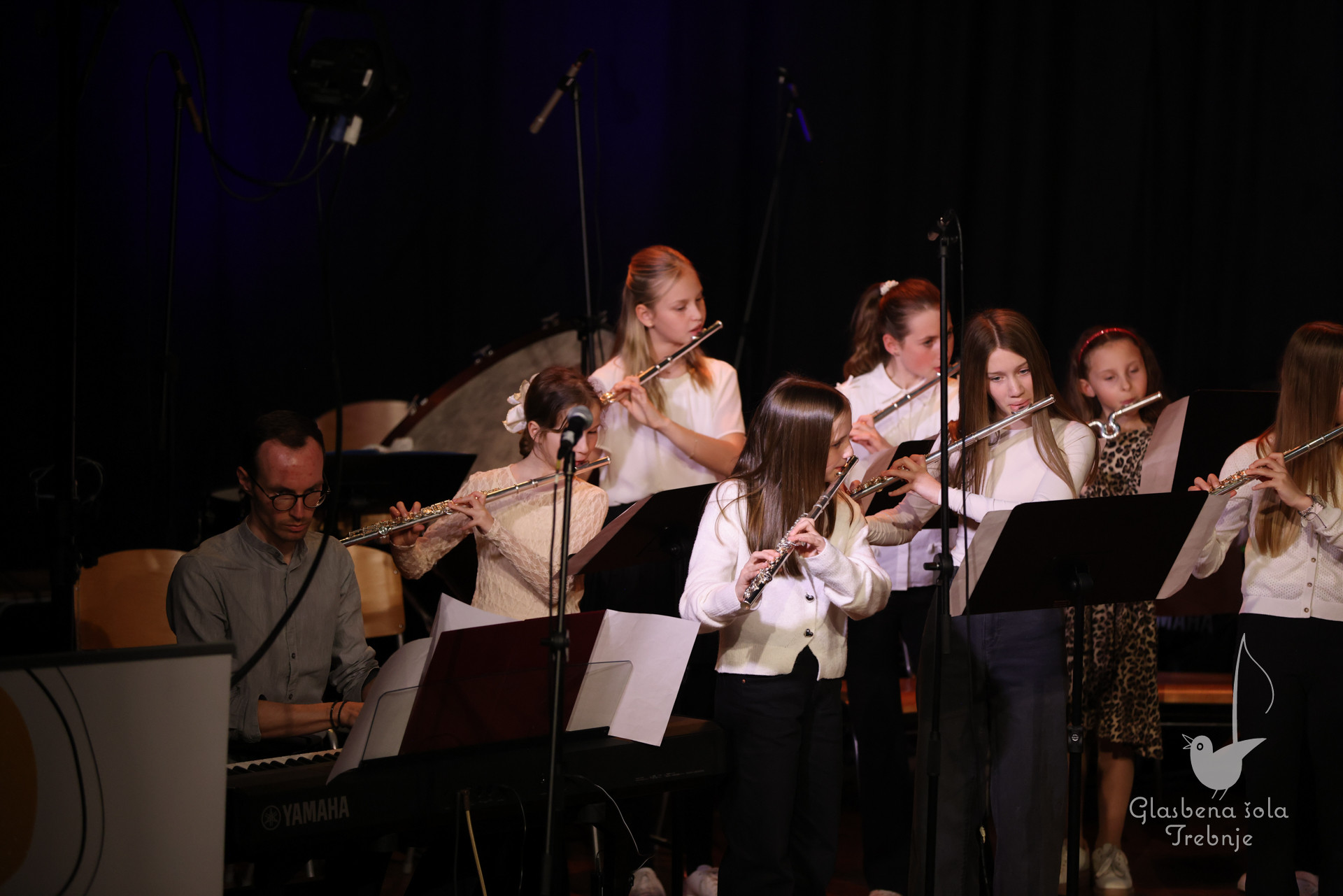 Nastop oddelka za pihala in oddelka za trobila in tolkala ob 50-letnici šole