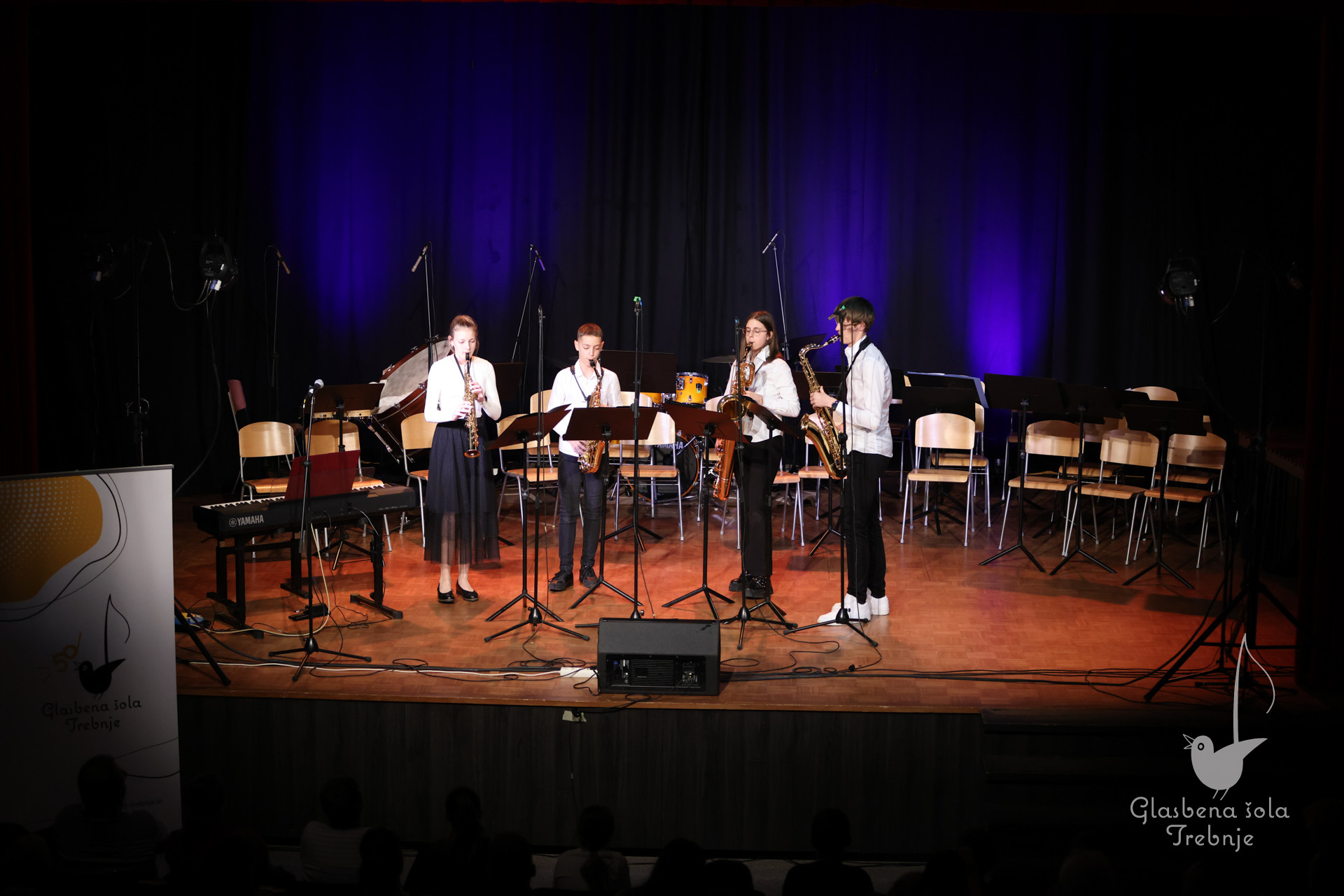 Nastop oddelka za pihala in oddelka za trobila in tolkala ob 50-letnici šole