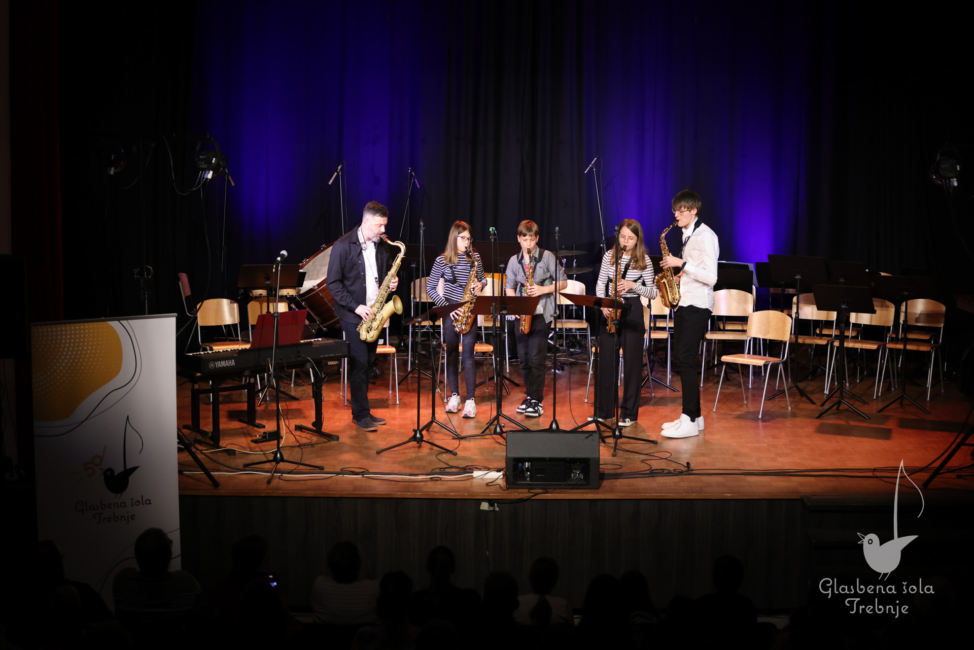 Nastop oddelka za pihala in oddelka za trobila in tolkala ob 50-letnici šole