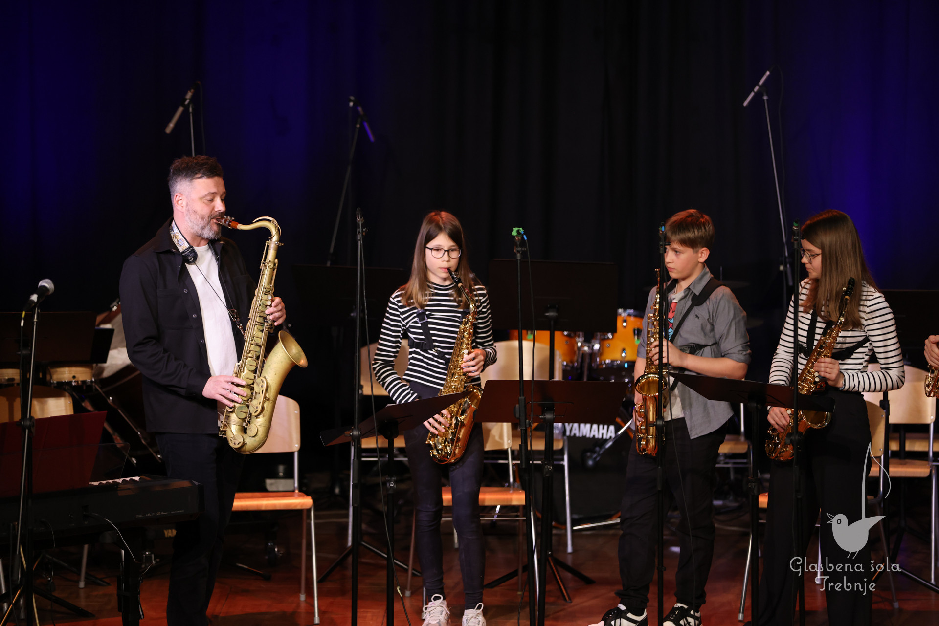 Nastop oddelka za pihala in oddelka za trobila in tolkala ob 50-letnici šole