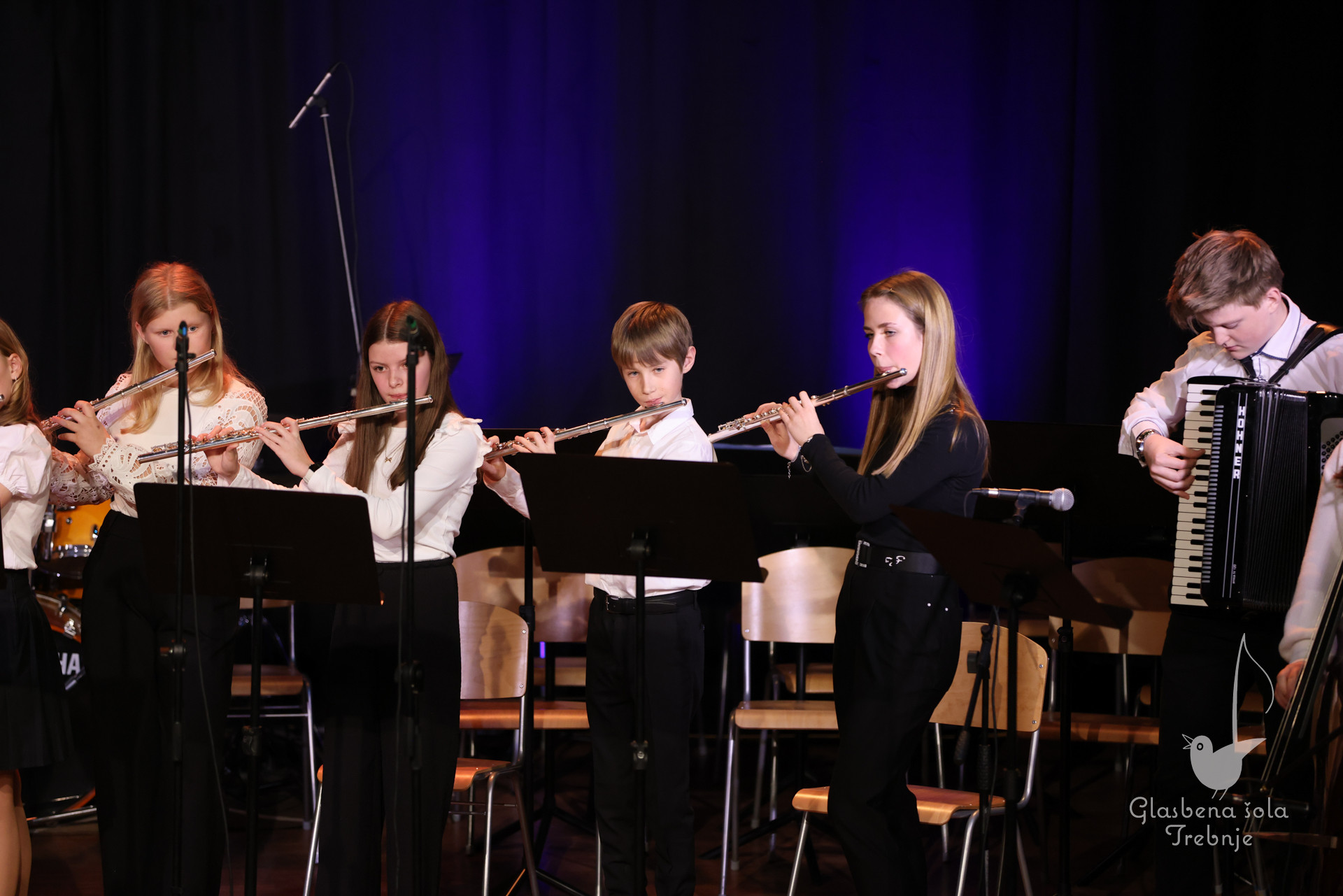 Nastop oddelka za pihala in oddelka za trobila in tolkala ob 50-letnici šole