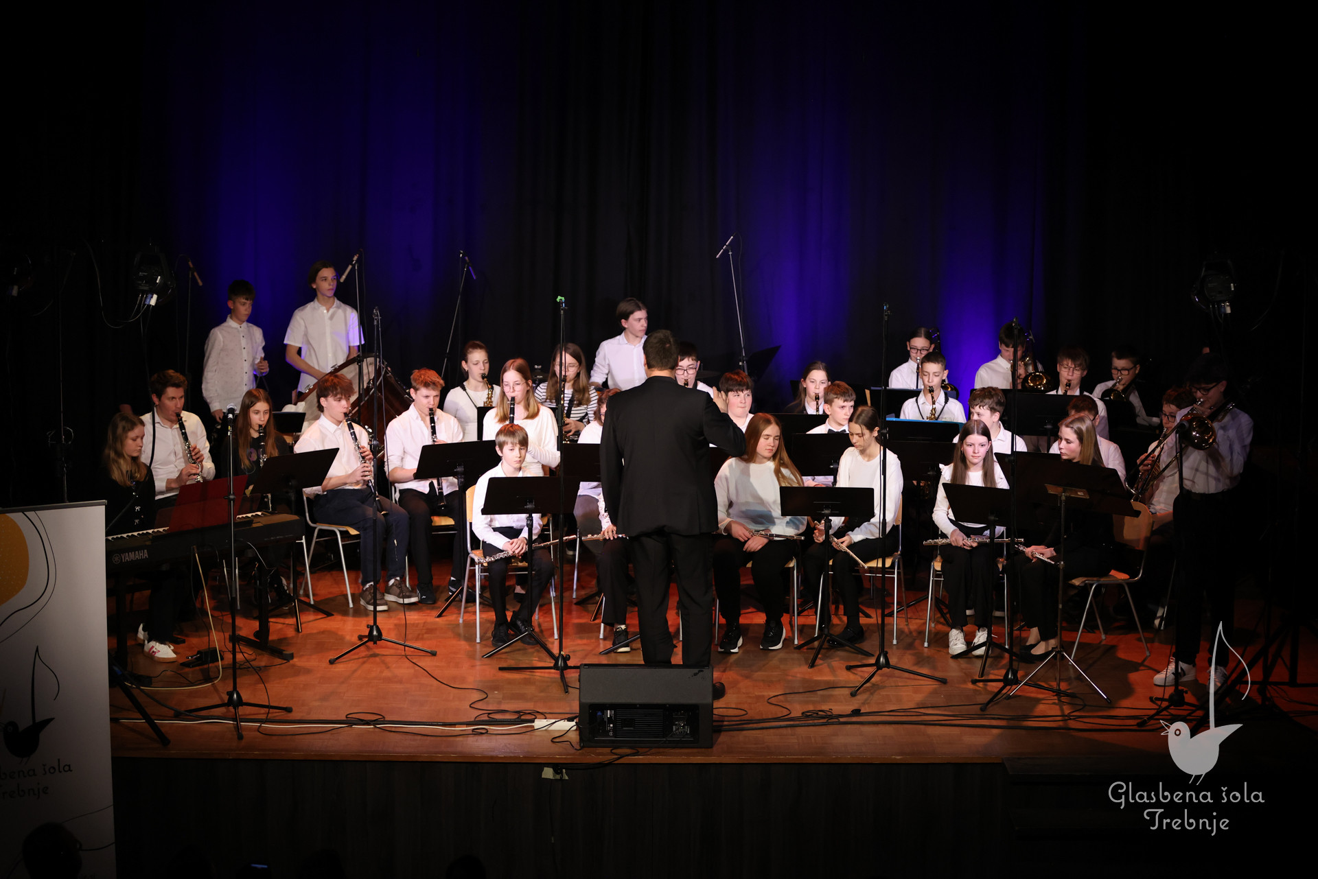 Nastop oddelka za pihala in oddelka za trobila in tolkala ob 50-letnici šole