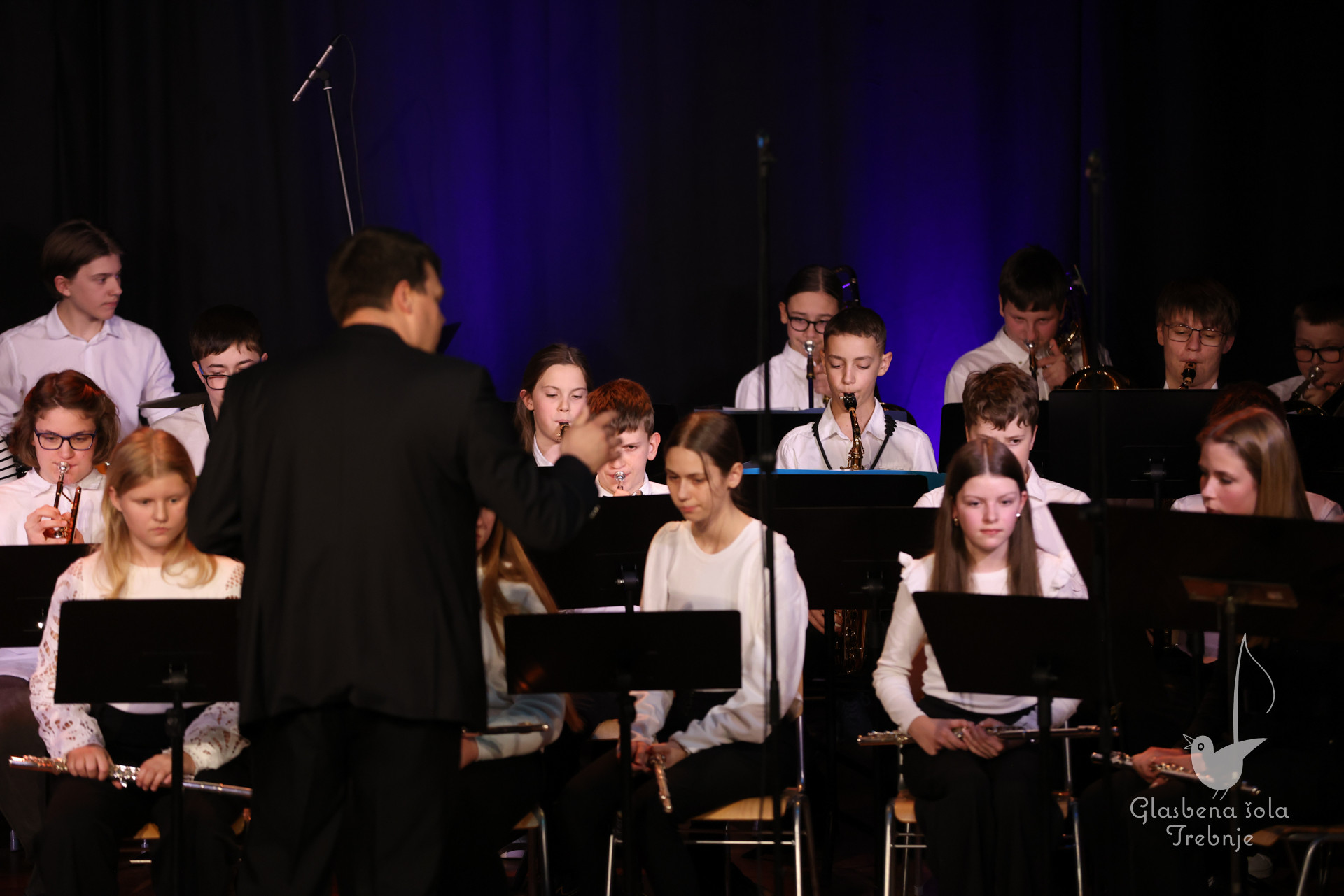 Nastop oddelka za pihala in oddelka za trobila in tolkala ob 50-letnici šole