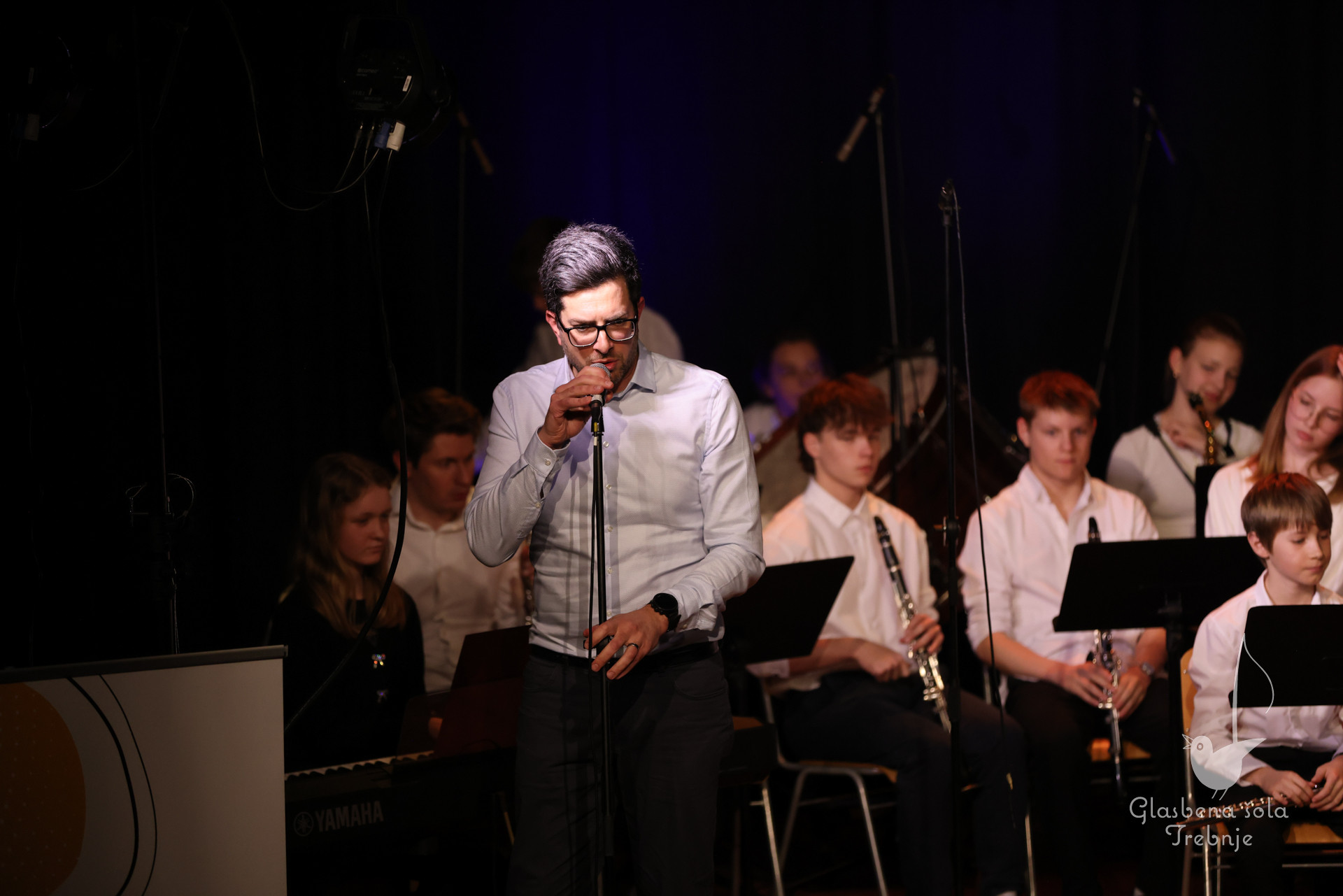 Nastop oddelka za pihala in oddelka za trobila in tolkala ob 50-letnici šole