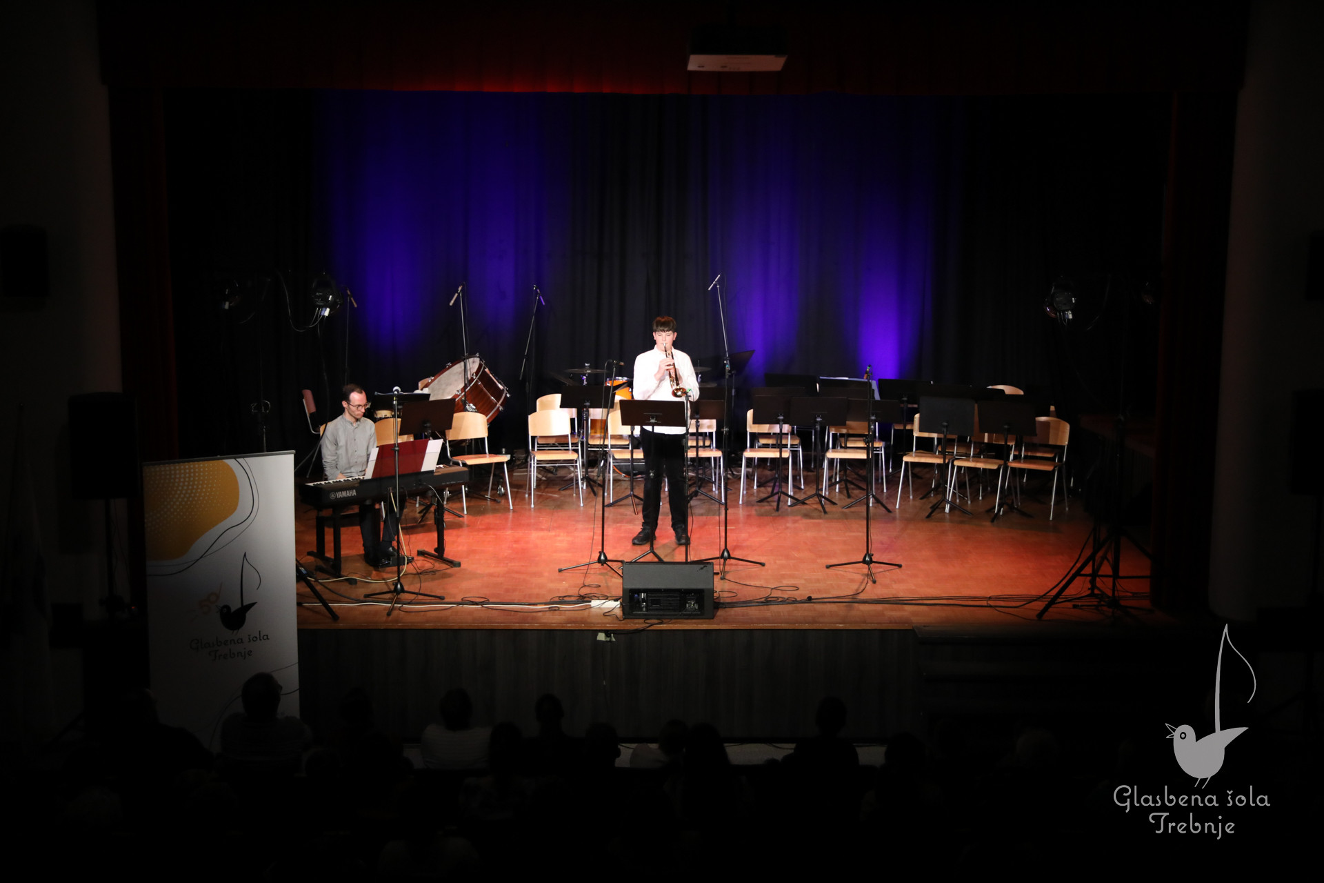 Nastop oddelka za pihala in oddelka za trobila in tolkala ob 50-letnici šole