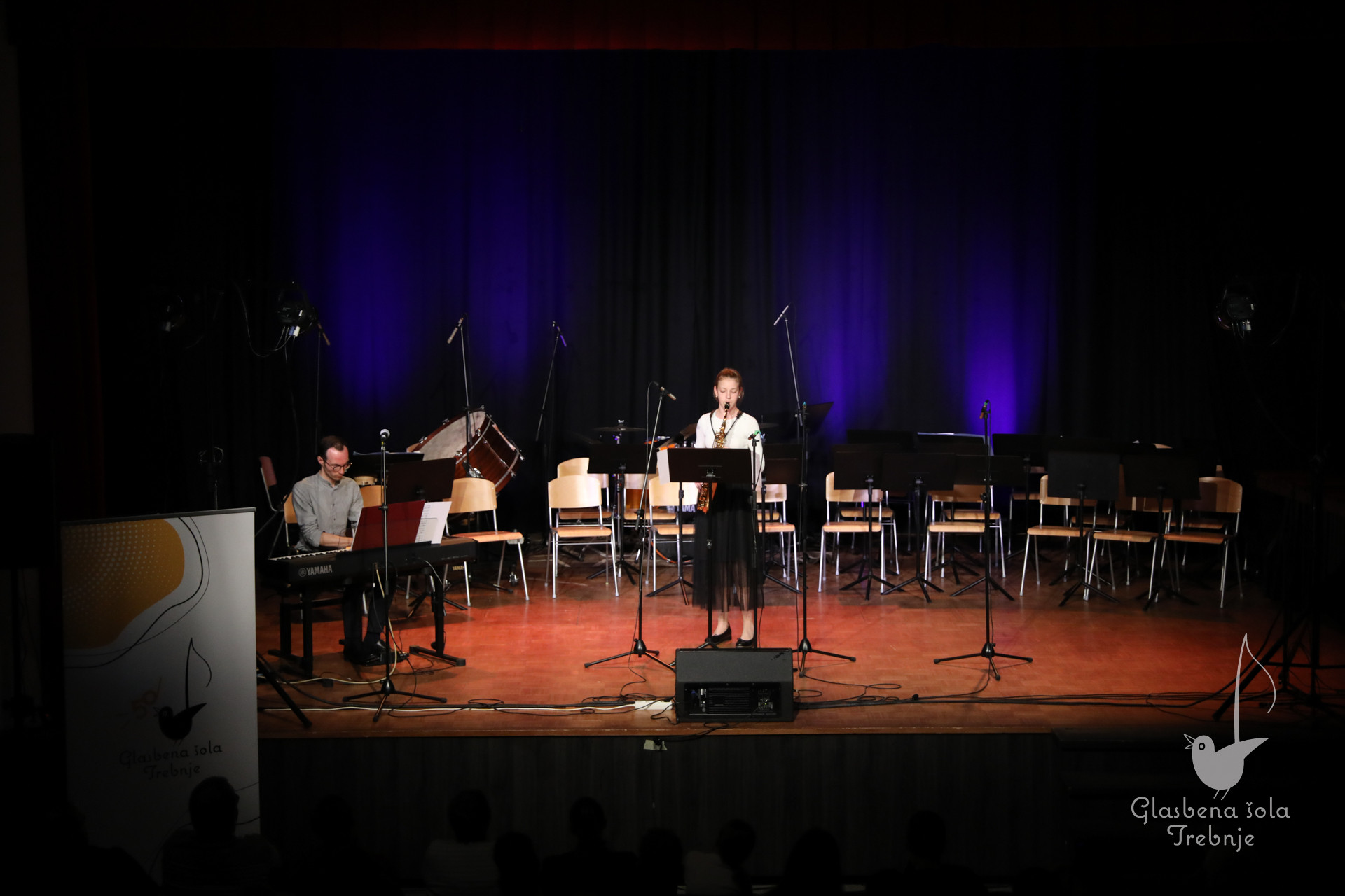 Nastop oddelka za pihala in oddelka za trobila in tolkala ob 50-letnici šole