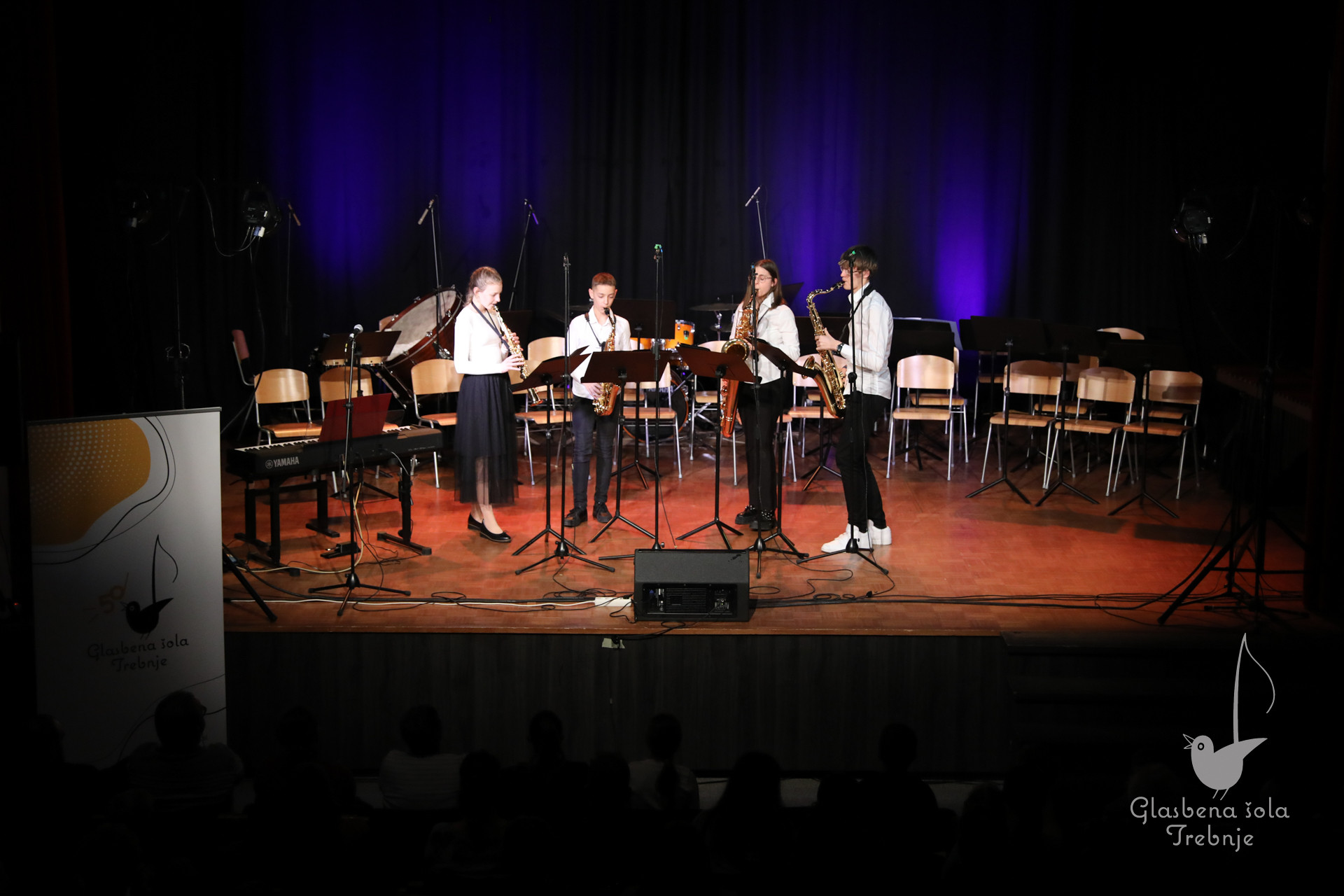 Nastop oddelka za pihala in oddelka za trobila in tolkala ob 50-letnici šole