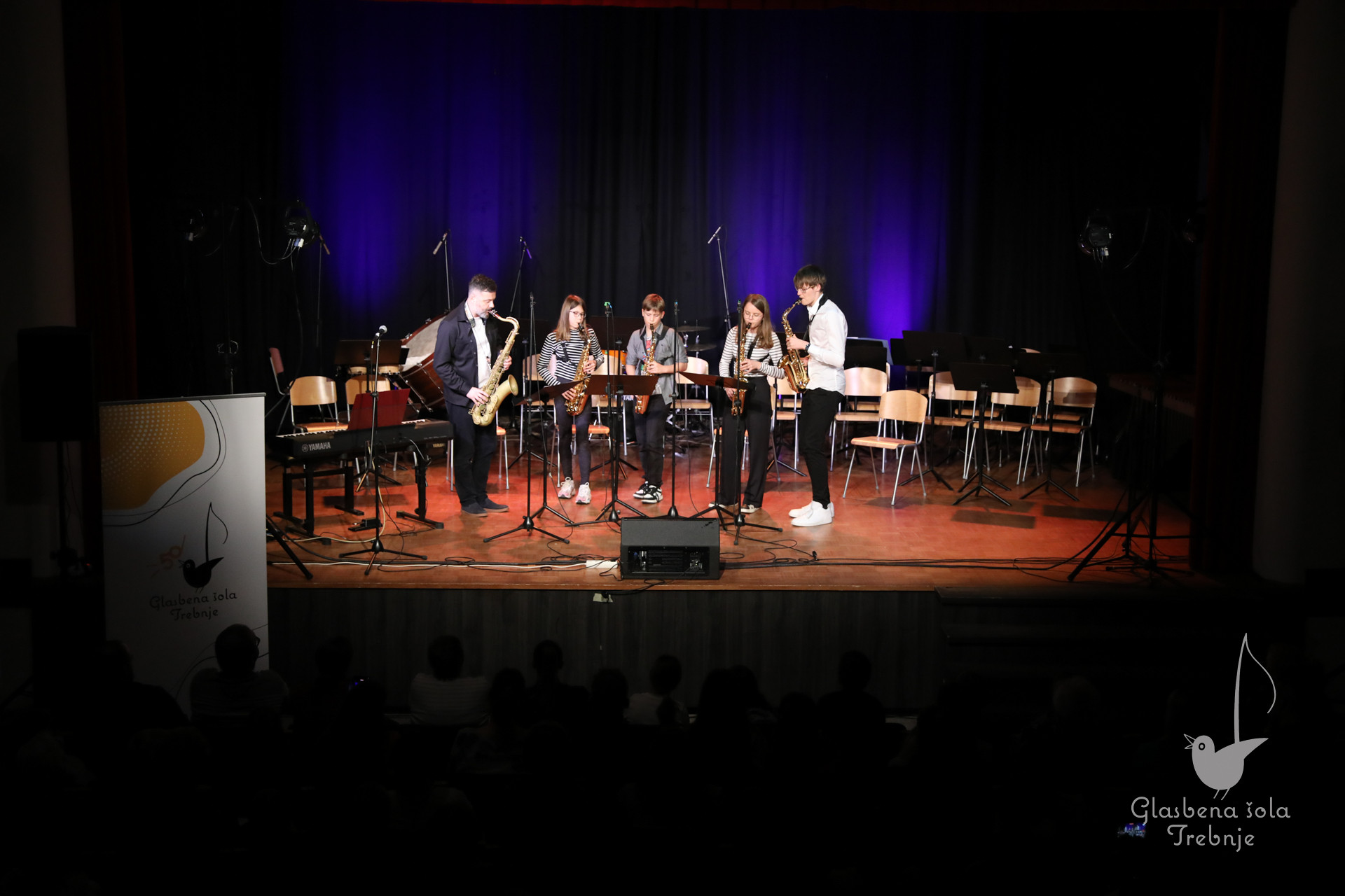 Nastop oddelka za pihala in oddelka za trobila in tolkala ob 50-letnici šole