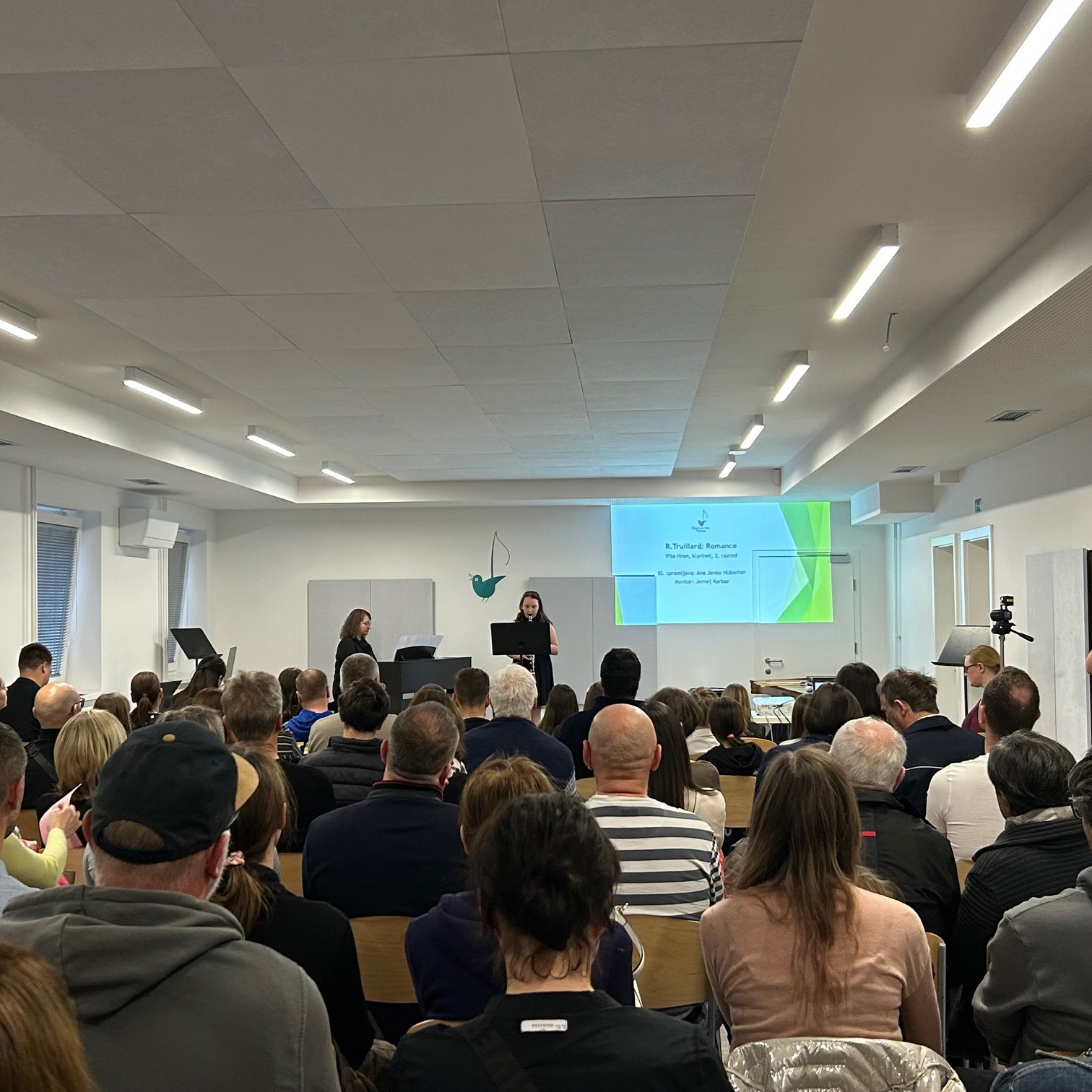 Nastop oddelka za pihala, trobila in tolkala