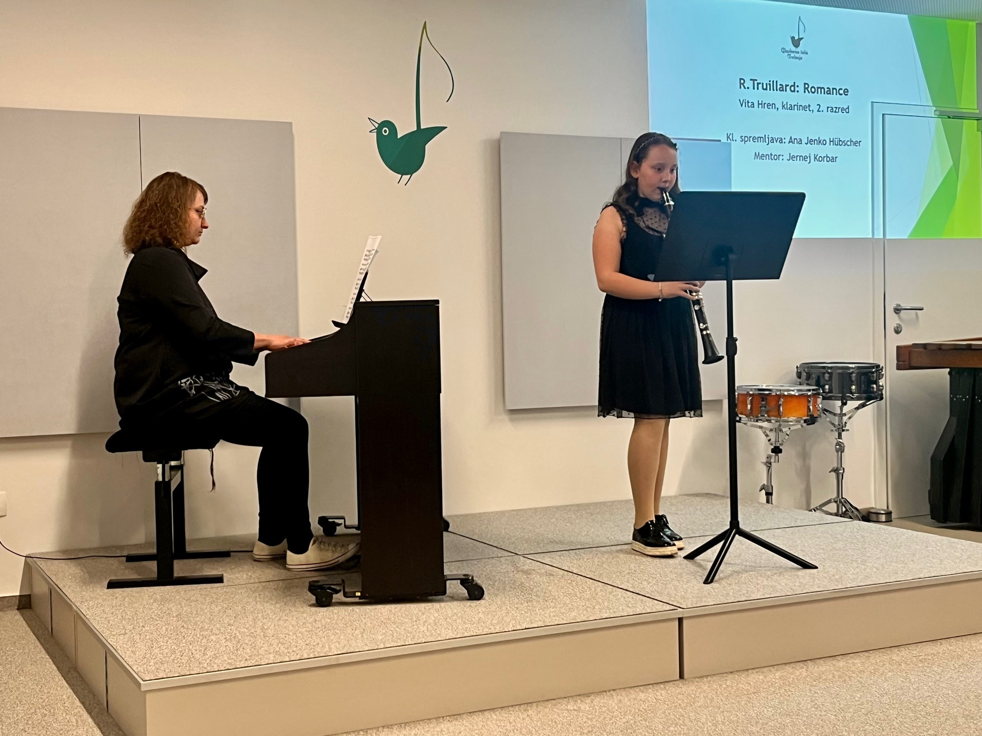 Nastop oddelka za pihala, trobila in tolkala