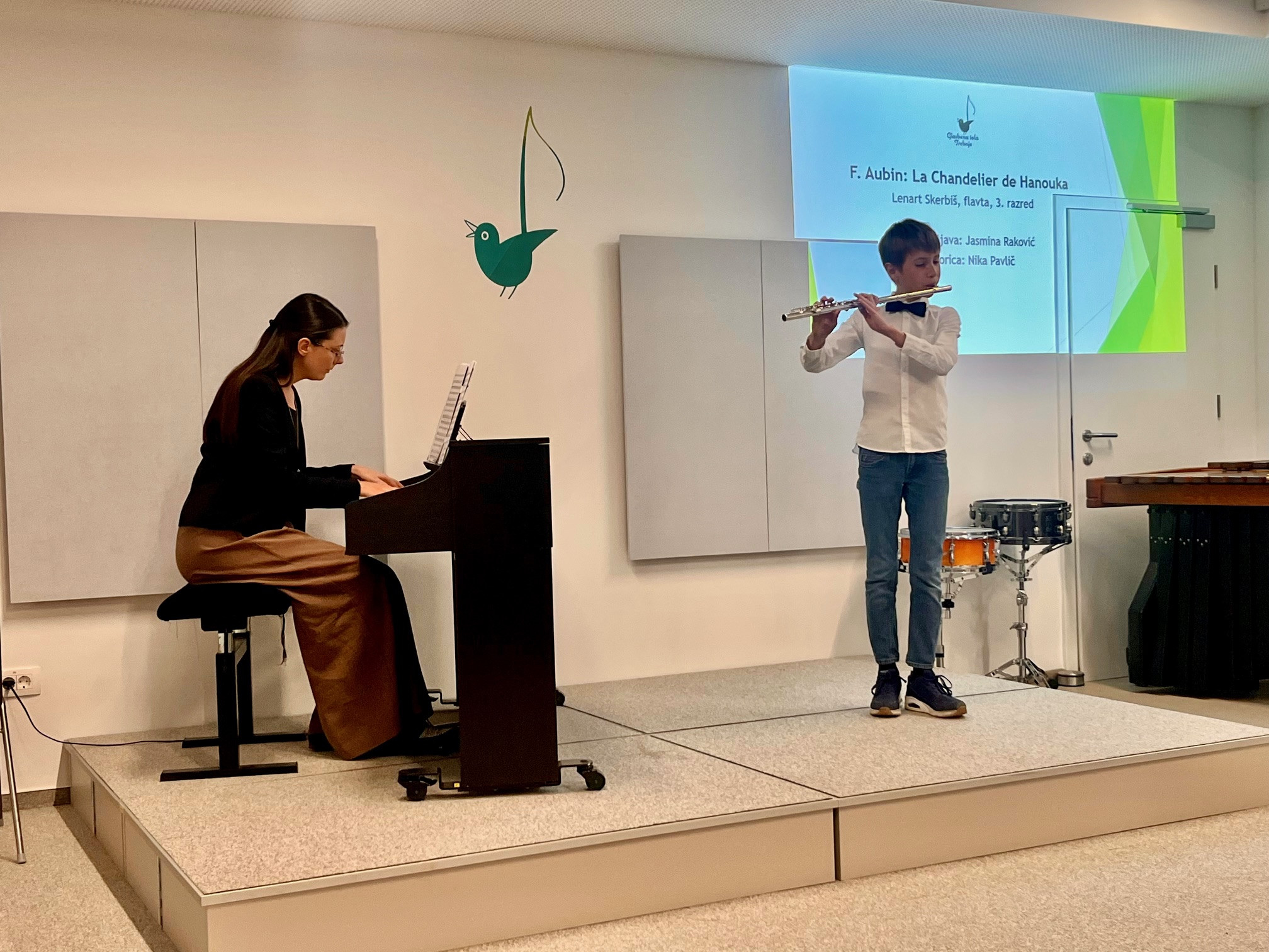 Nastop oddelka za pihala, trobila in tolkala