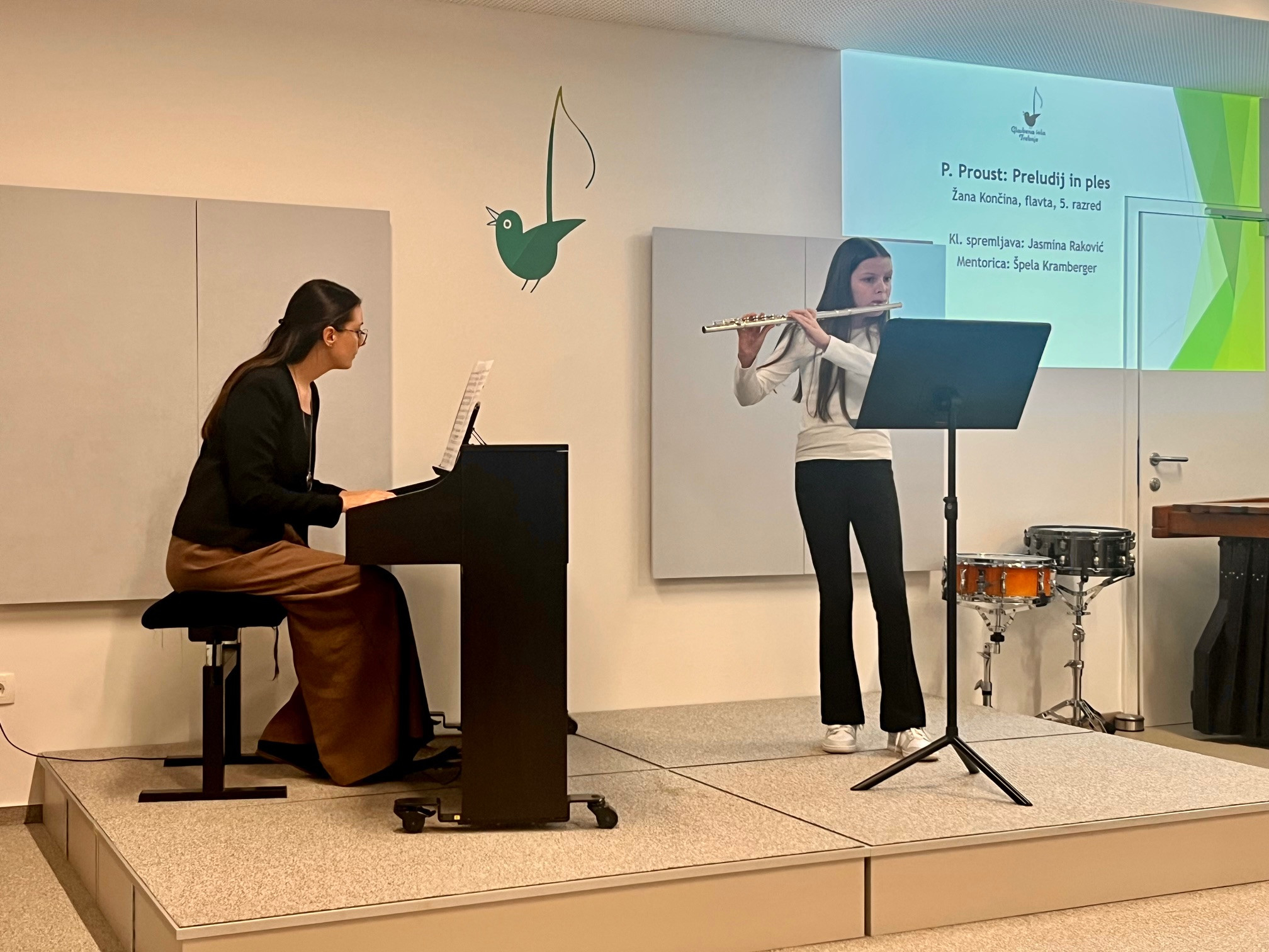 Nastop oddelka za pihala, trobila in tolkala