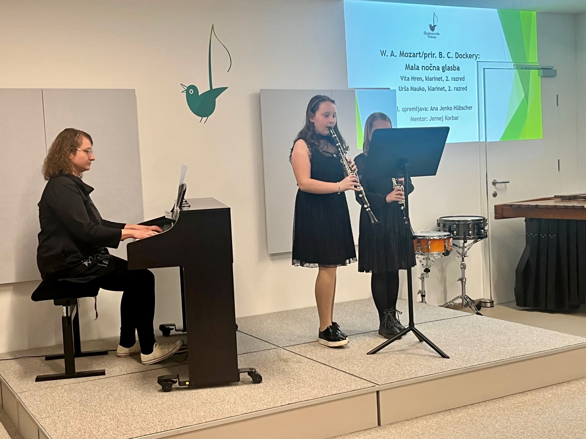 Nastop oddelka za pihala, trobila in tolkala