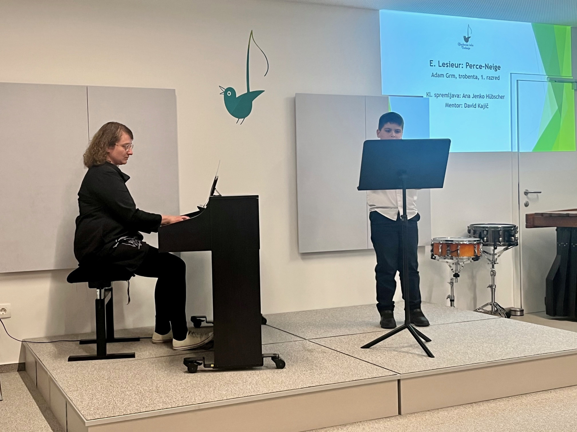 Nastop oddelka za pihala, trobila in tolkala