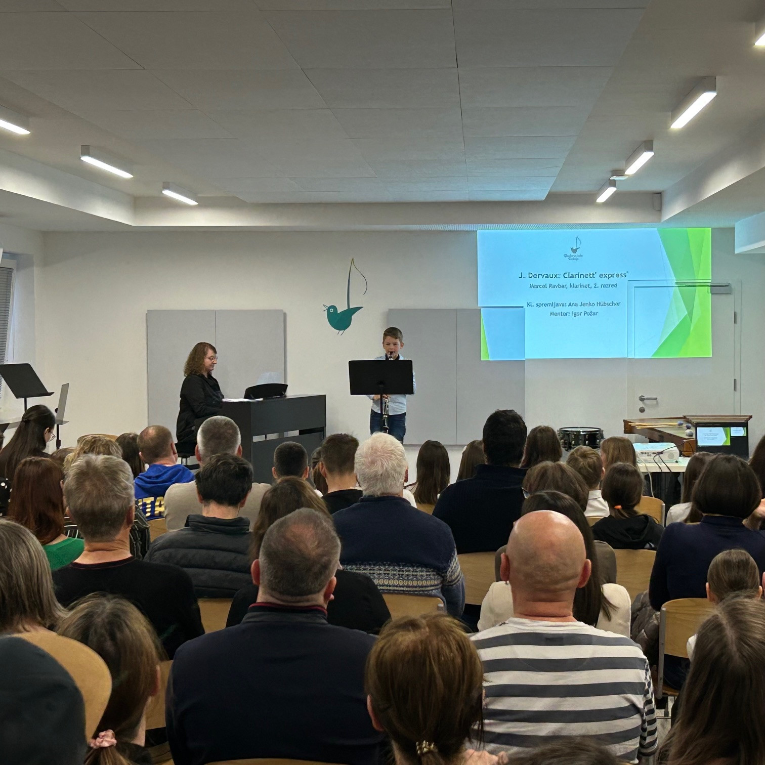 Nastop oddelka za pihala, trobila in tolkala