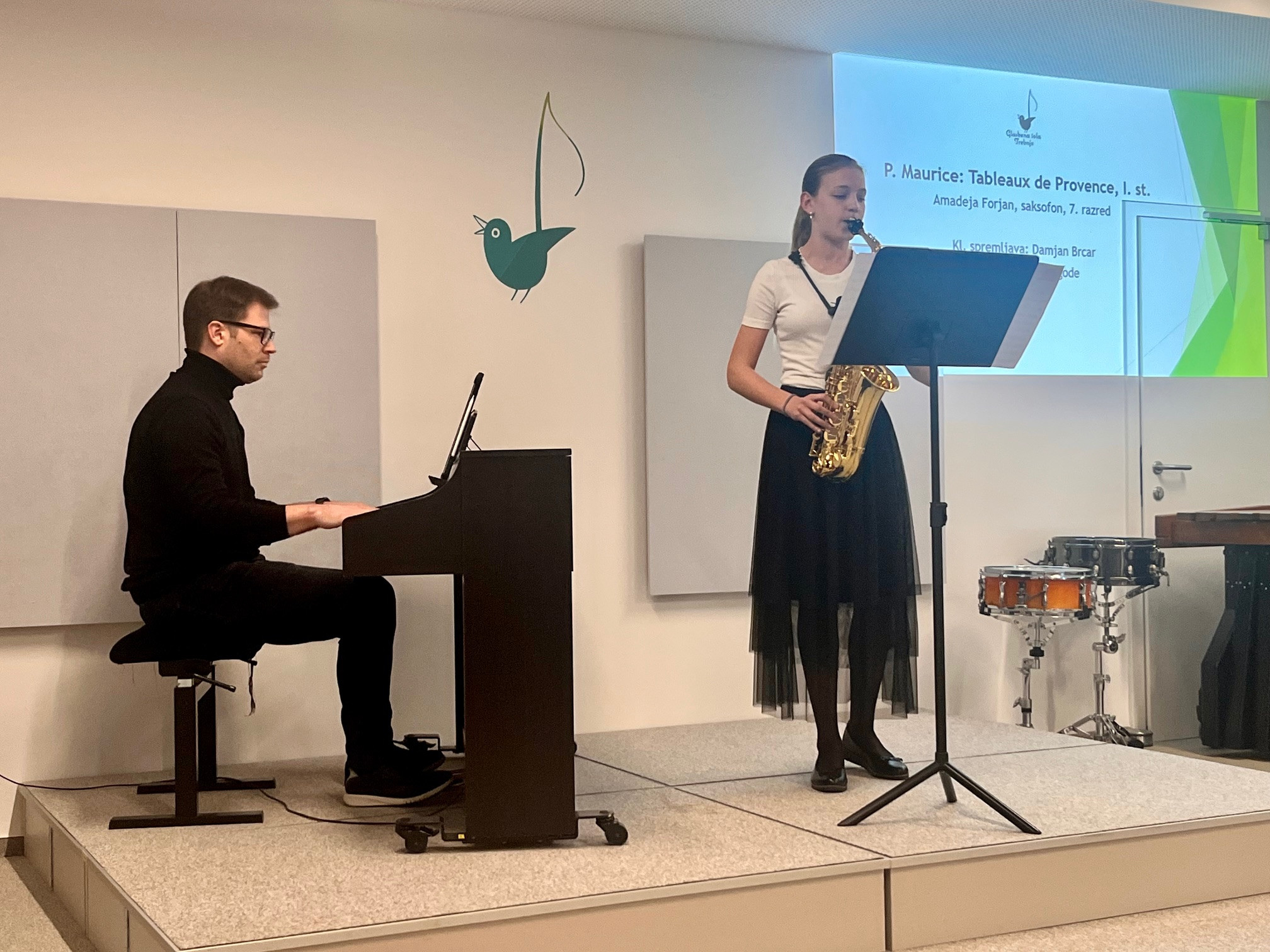 Nastop oddelka za pihala, trobila in tolkala