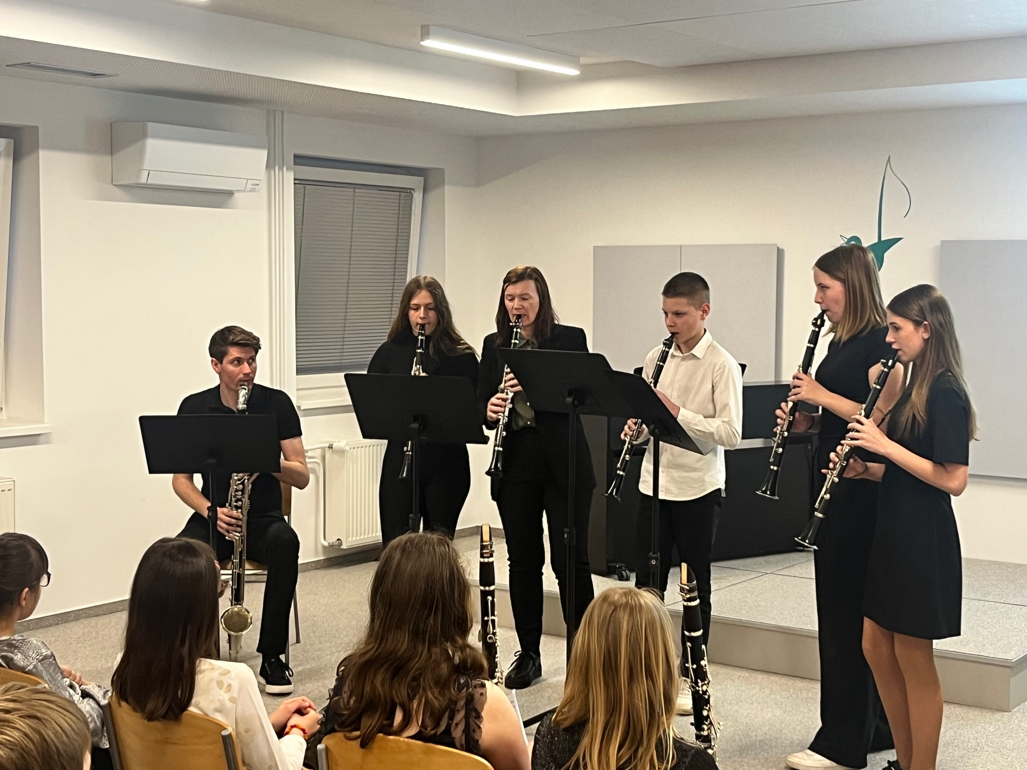 Nastop oddelka za pihala, trobila in tolkala