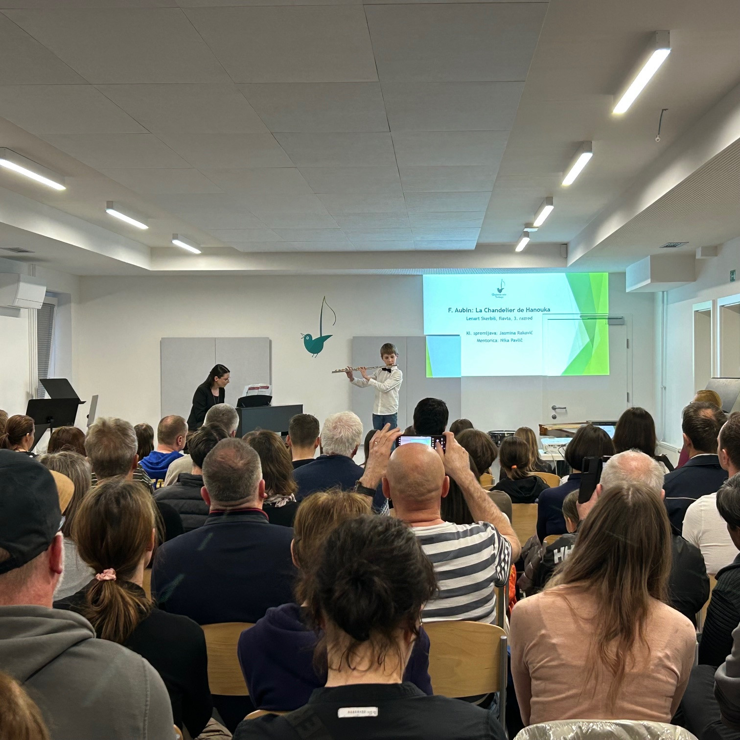 Nastop oddelka za pihala, trobila in tolkala