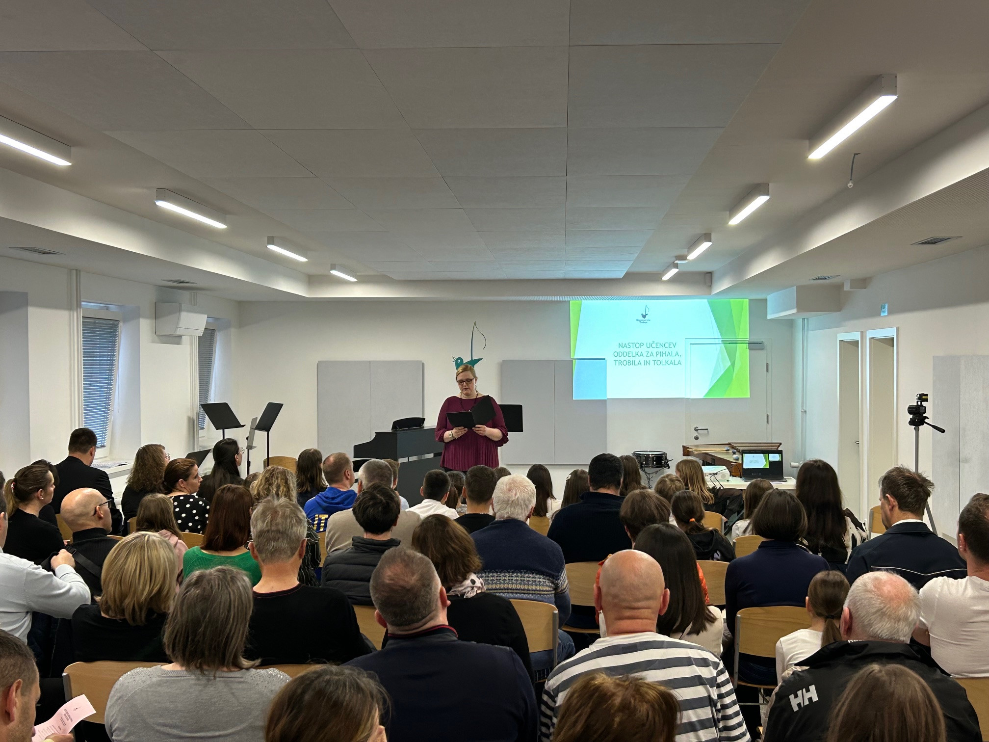 Nastop oddelka za pihala, trobila in tolkala