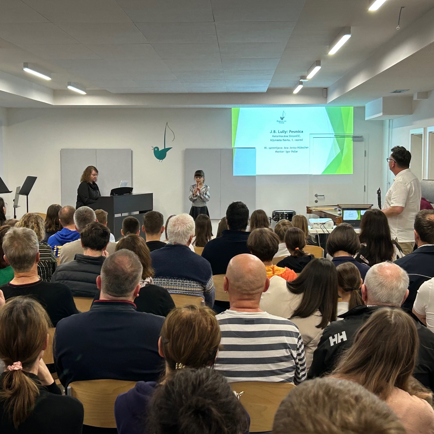 Nastop oddelka za pihala, trobila in tolkala