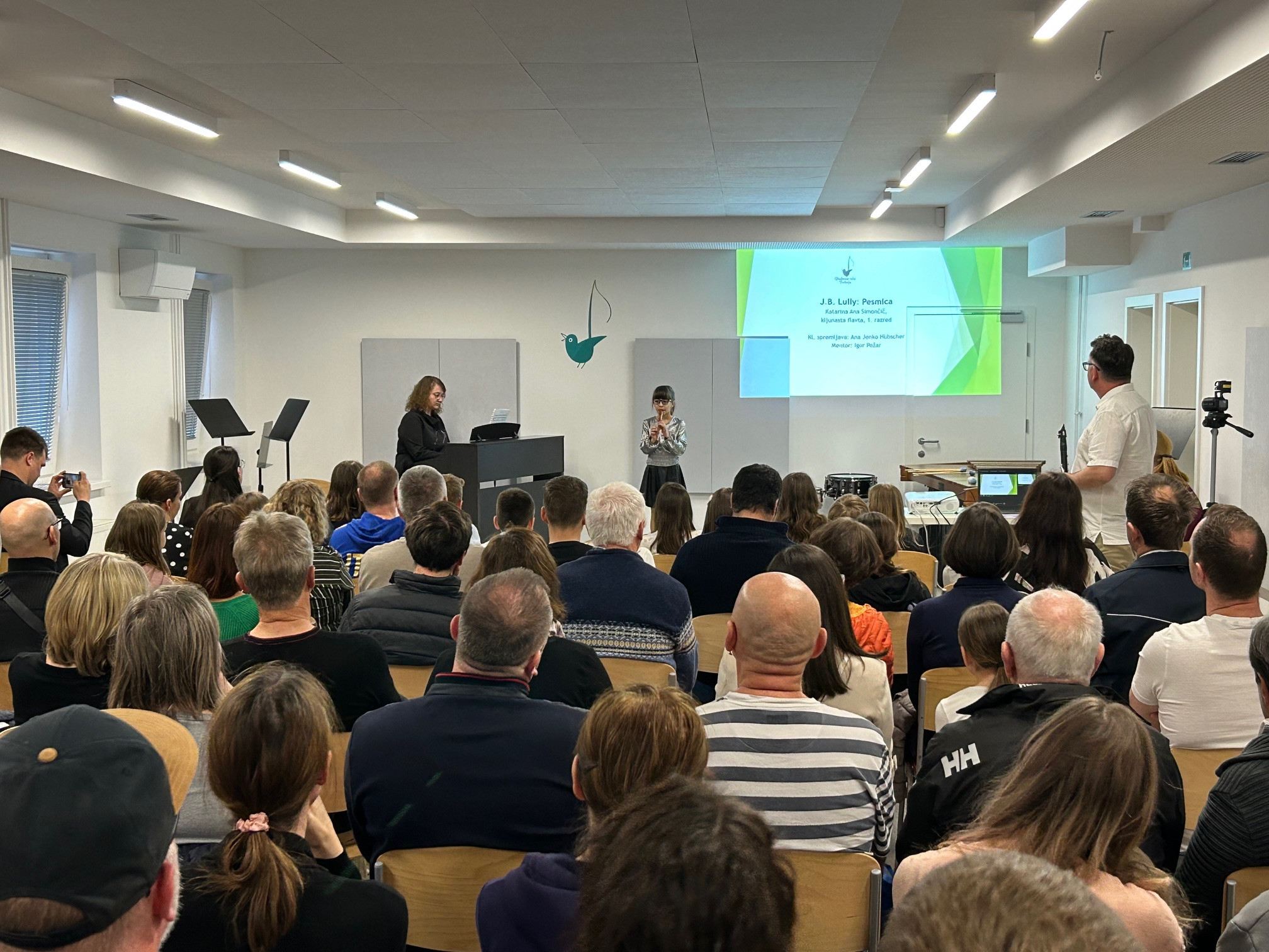 Nastop oddelka za pihala, trobila in tolkala