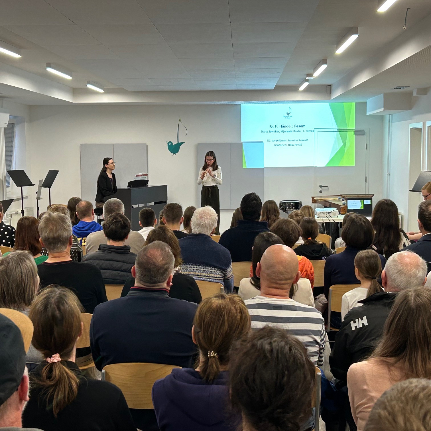 Nastop oddelka za pihala, trobila in tolkala