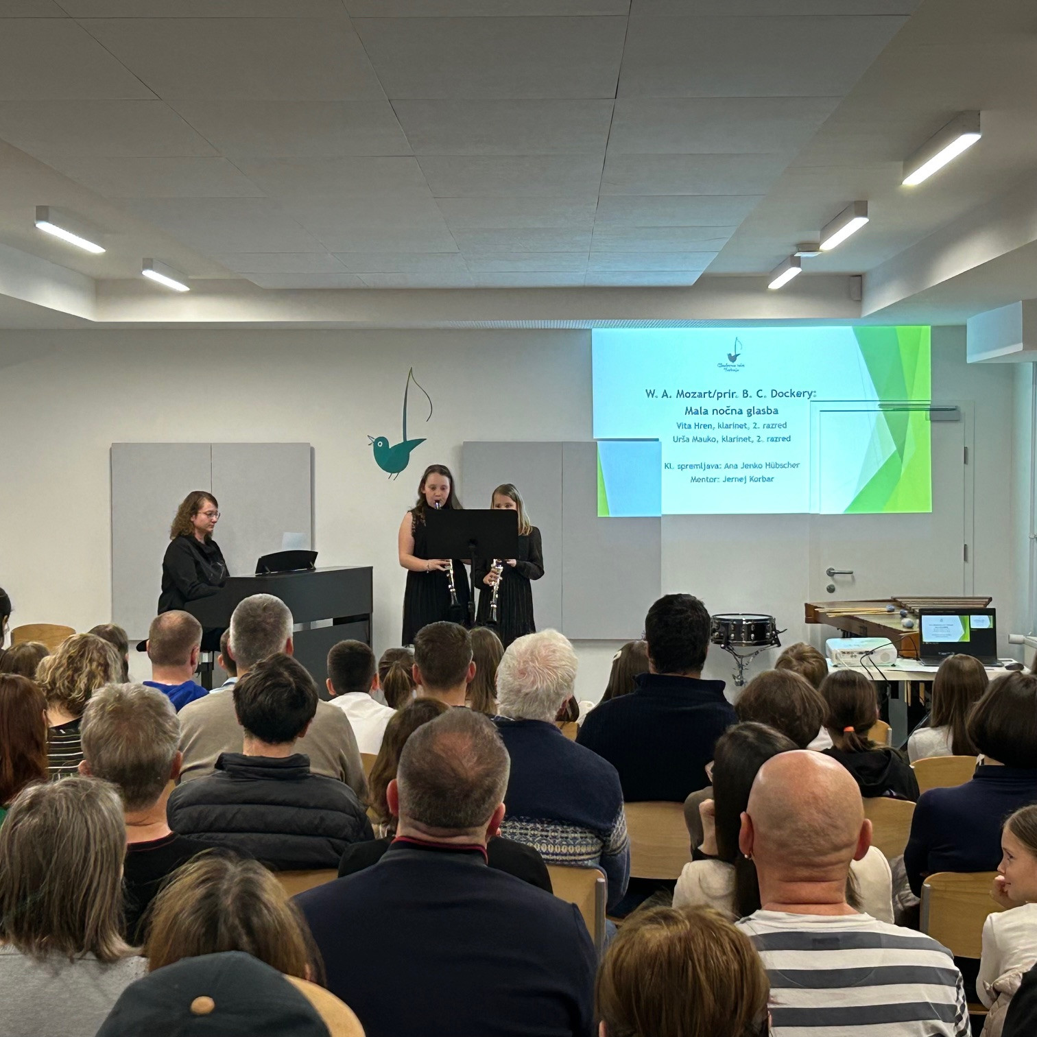 Nastop oddelka za pihala, trobila in tolkala