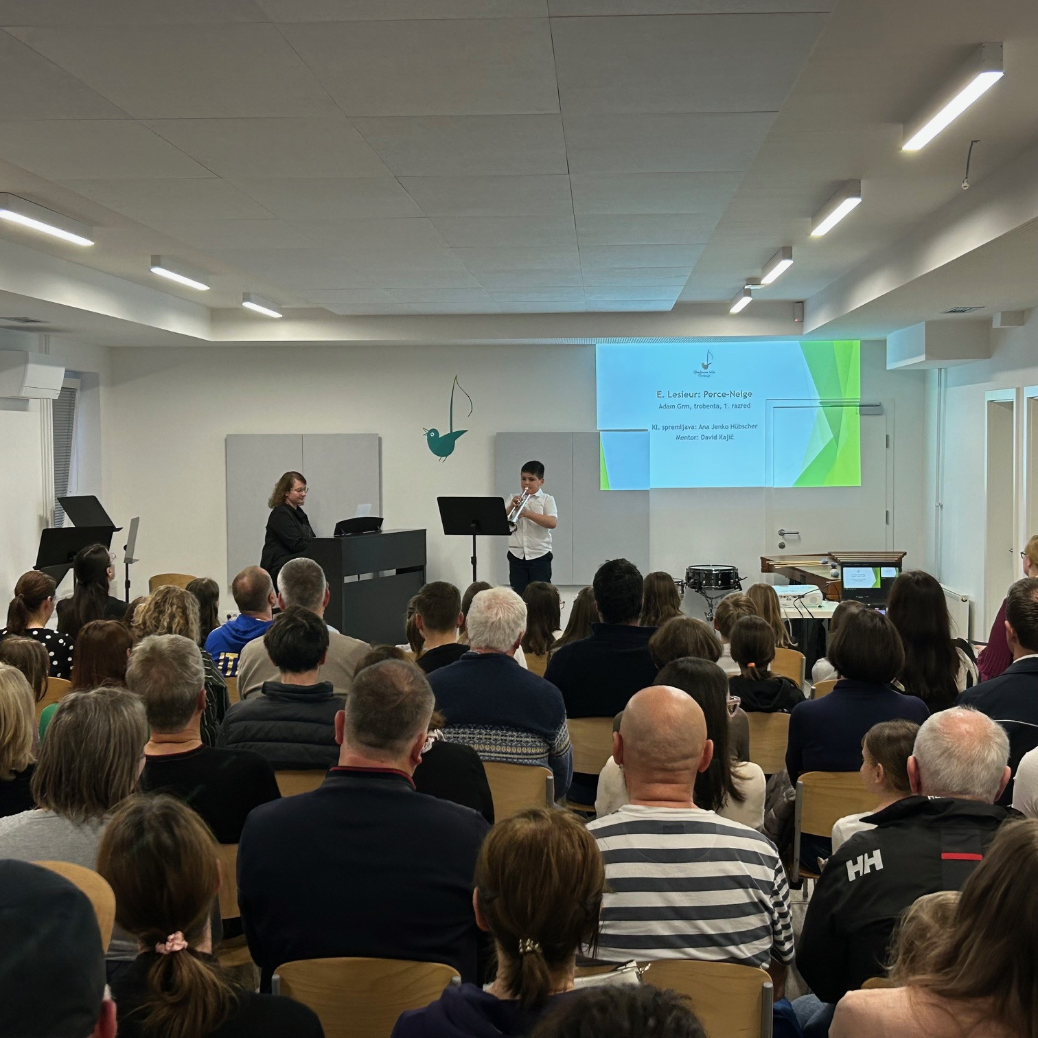 Nastop oddelka za pihala, trobila in tolkala