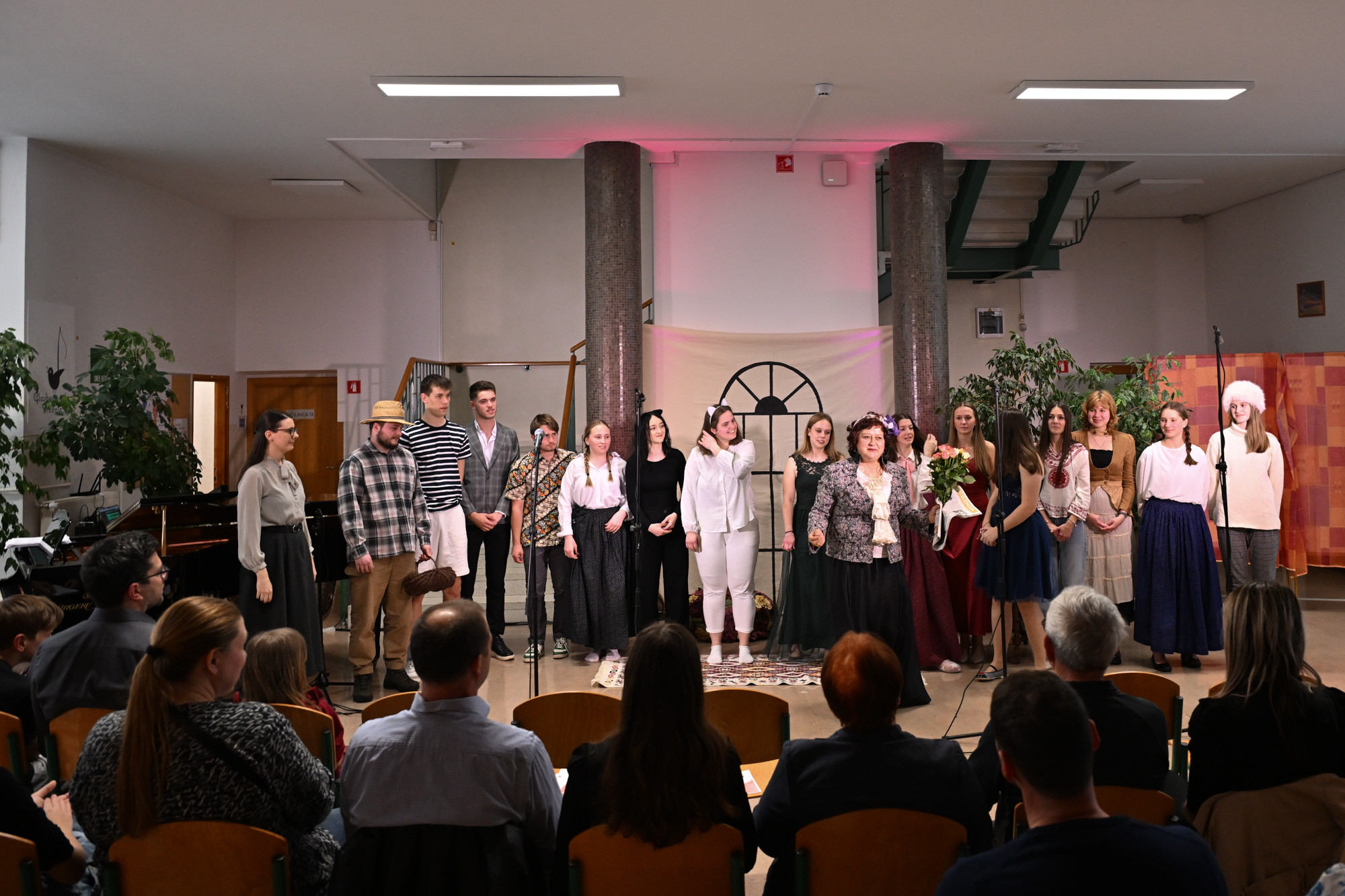 Nastop pevskega oddelka ob 50-letnici šole