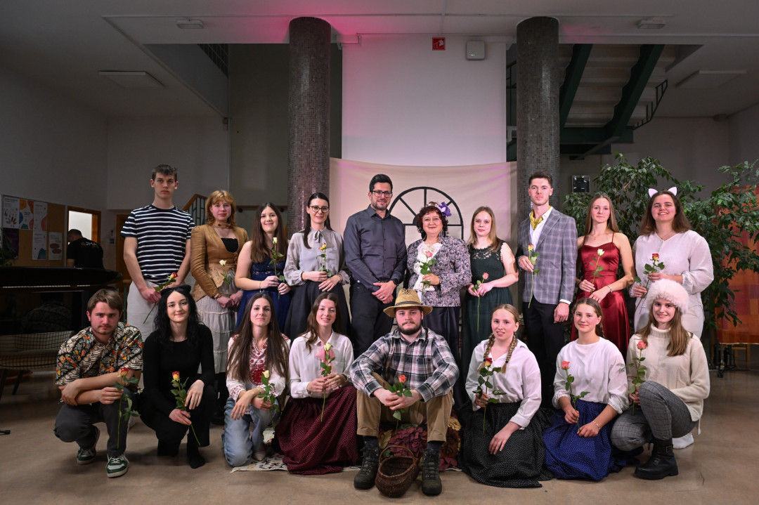 Nastop pevskega oddelka ob 50-letnici šole