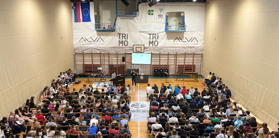 Nastop učencev Glasbene šole Trebnje za učence 7. in 8. razredov v Osnovni šoli Trebnje