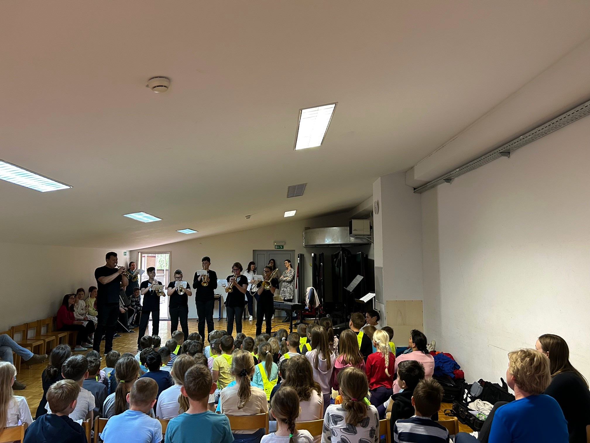 Predstavitev inštrumentov na OŠ Mirna in na PŠ Dolenja Nemška vas