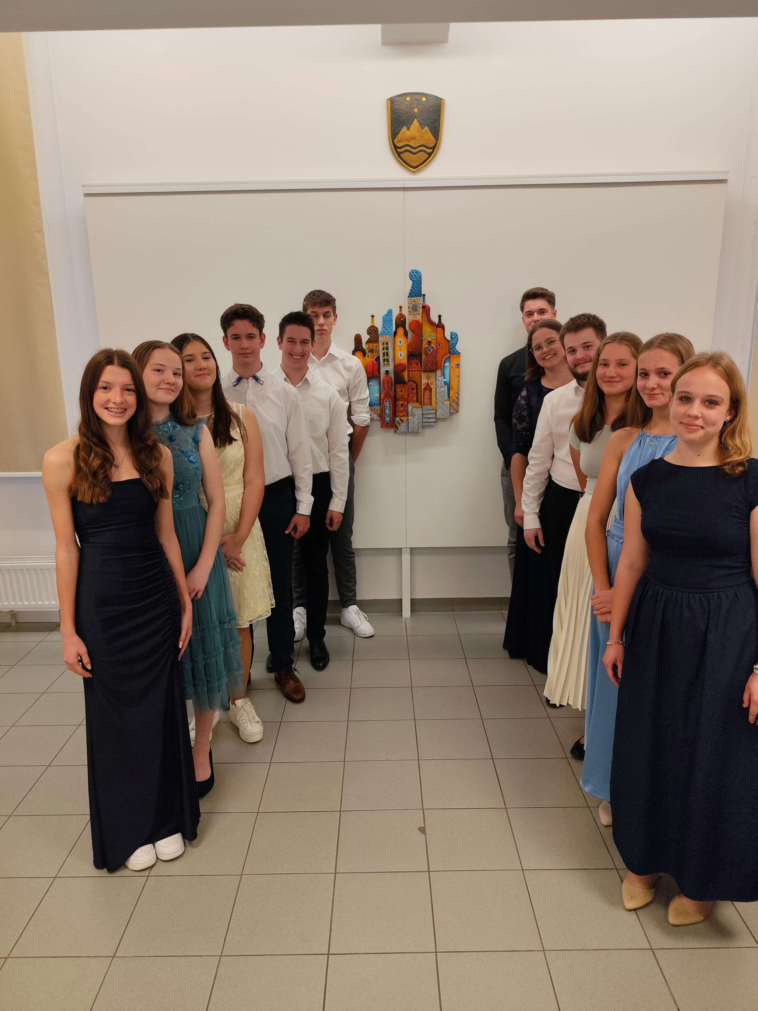 Razredni nastop pevcev učiteljice Barbare Lotrič