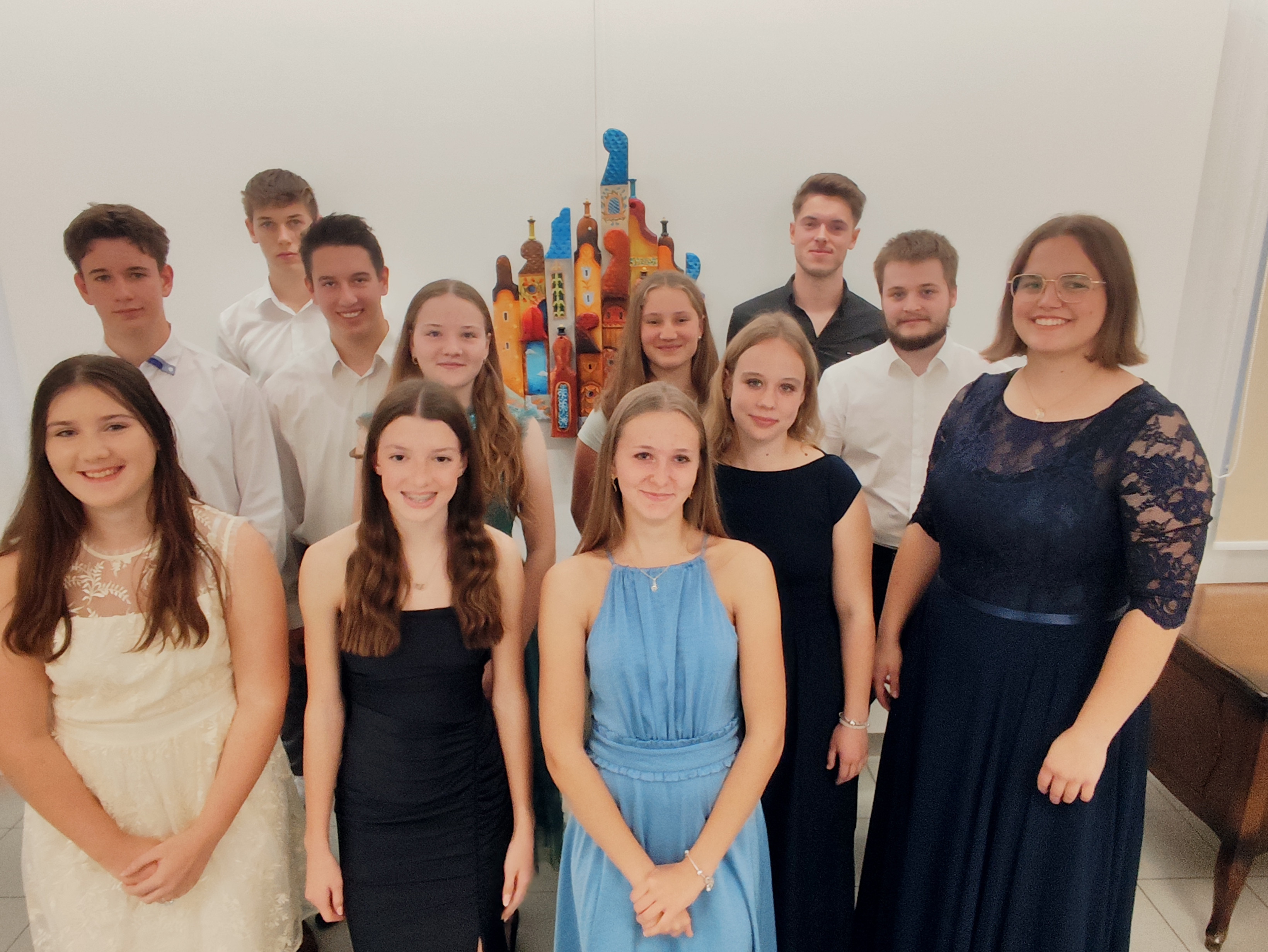 Razredni nastop pevcev učiteljice Barbare Lotrič