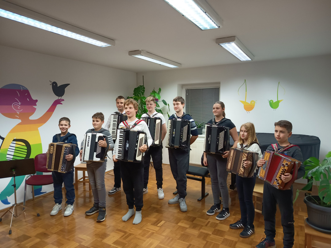 Razredni nastop učencev harmonike in diatonične harmonike