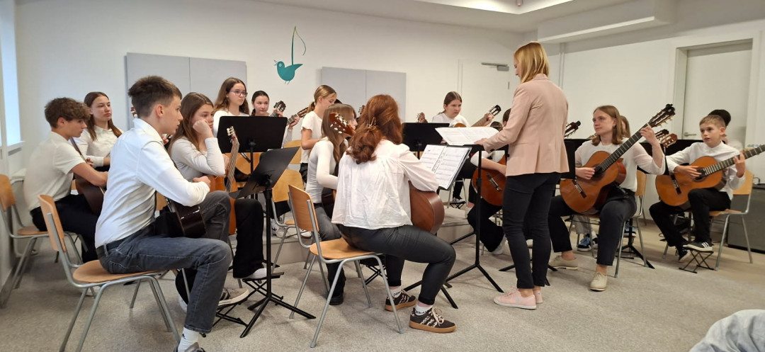 Razredni nastop učencev kitare