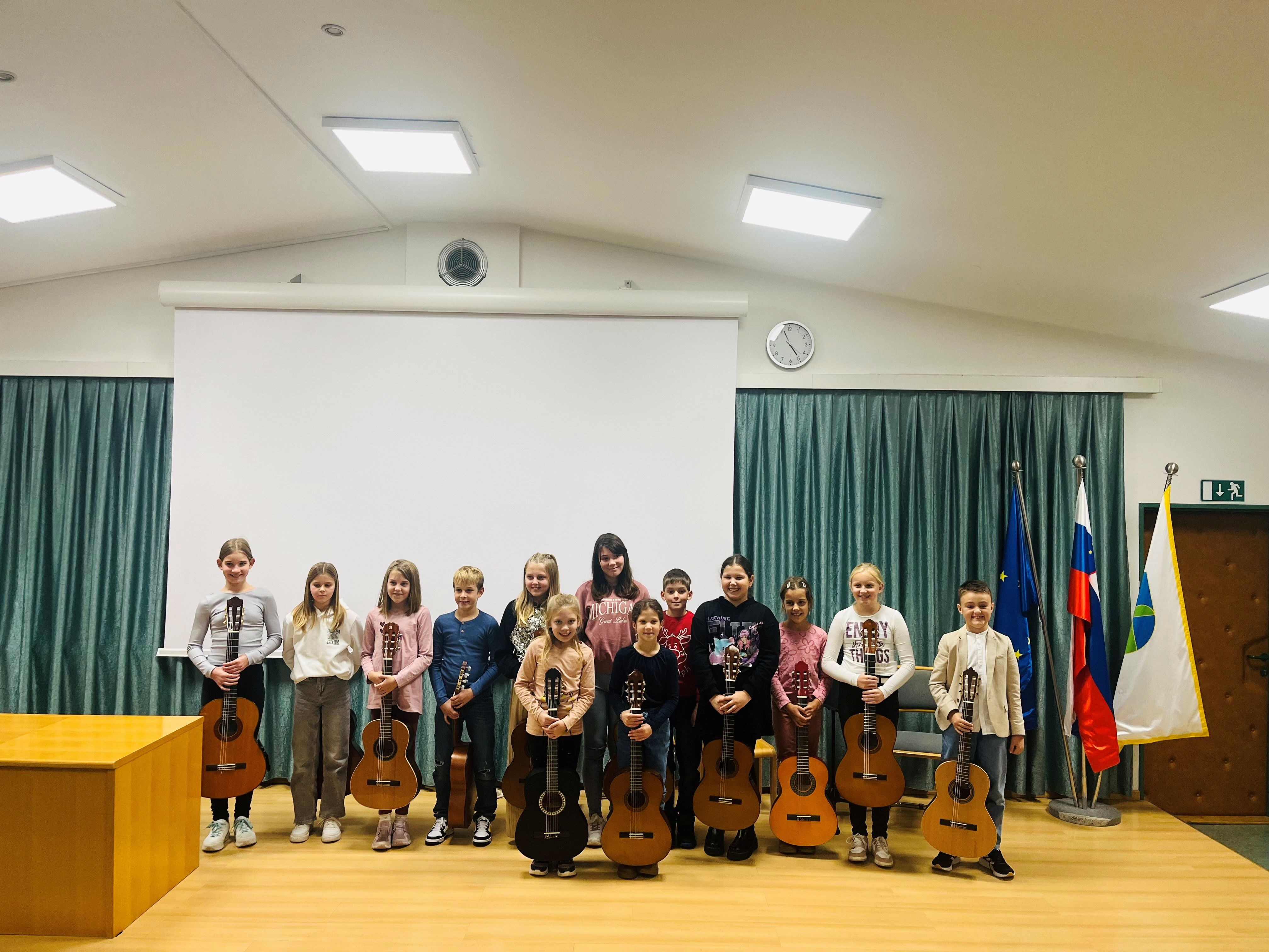 Razredni nastop učencev kitare in jazz kitare