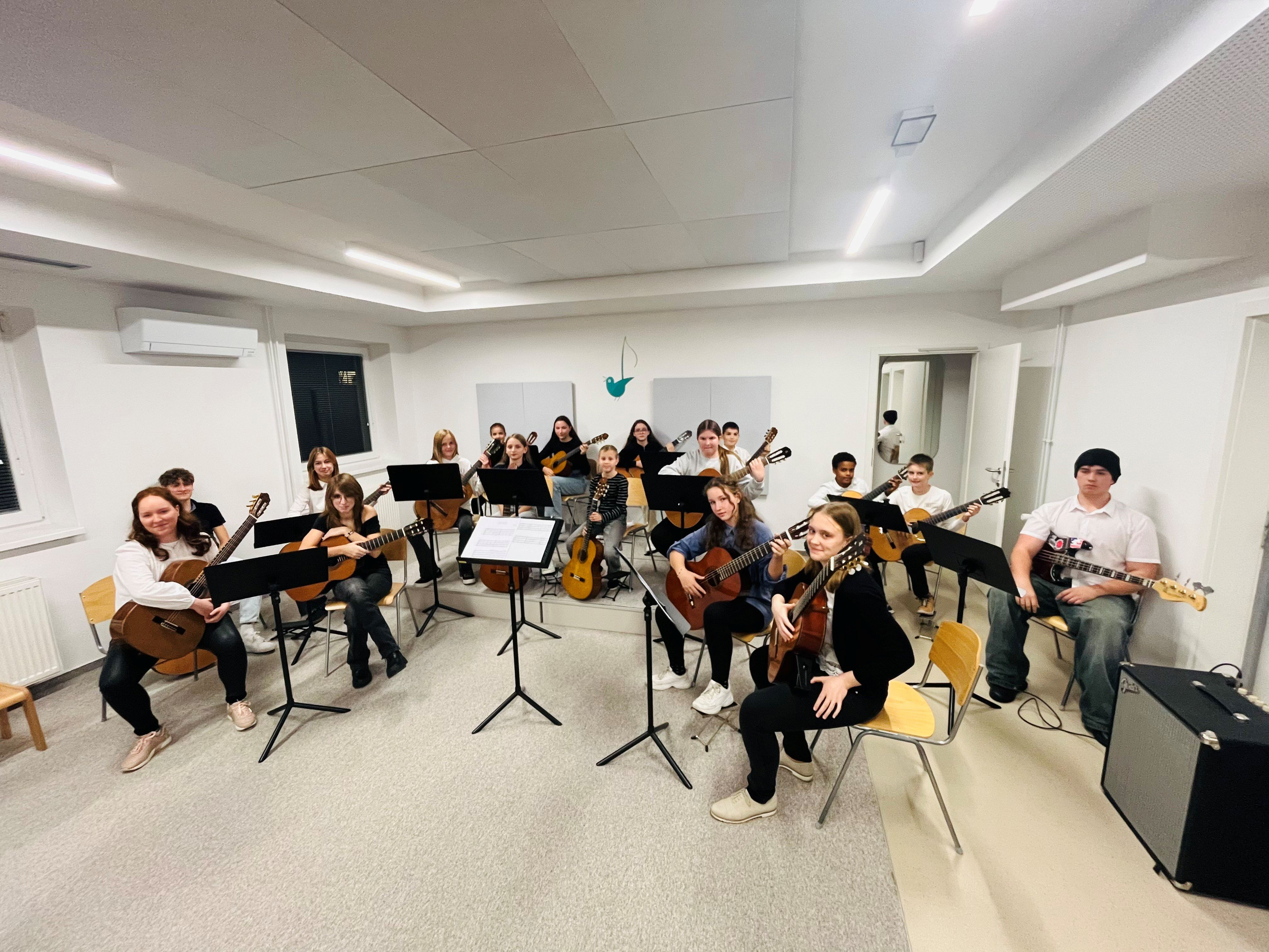 Razredni nastop učencev kitare in jazz kitare