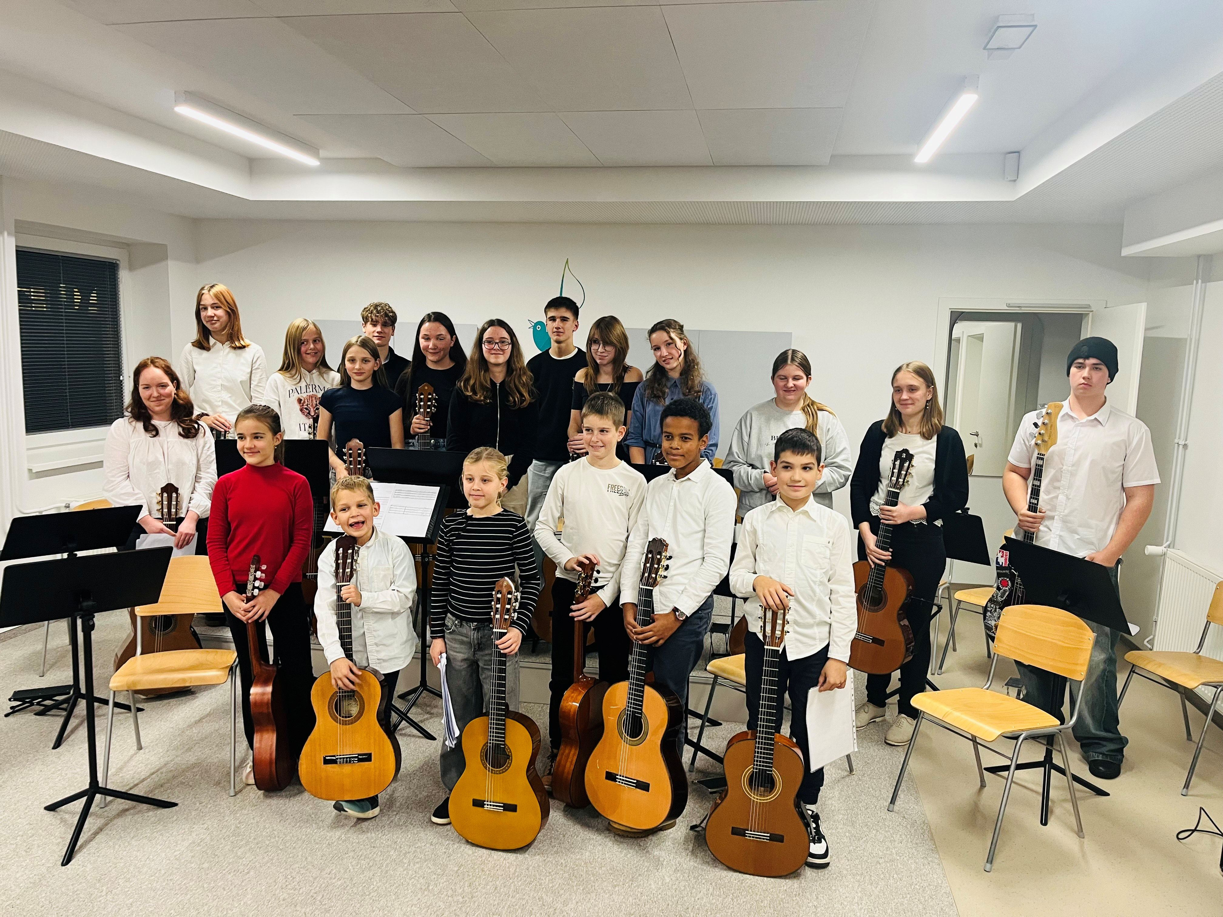 Razredni nastop učencev kitare in jazz kitare