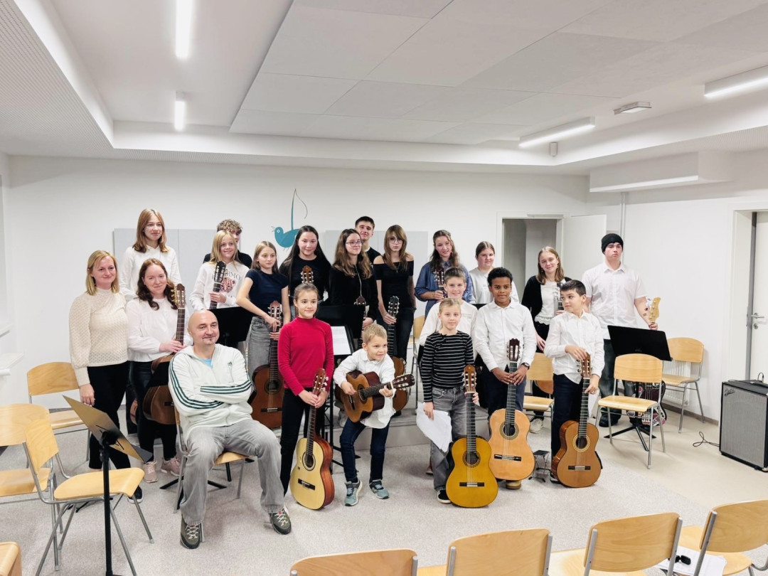 Razredni nastop učencev kitare in jazz kitare