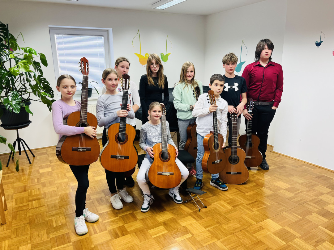 Razredni nastop učencev kitare 