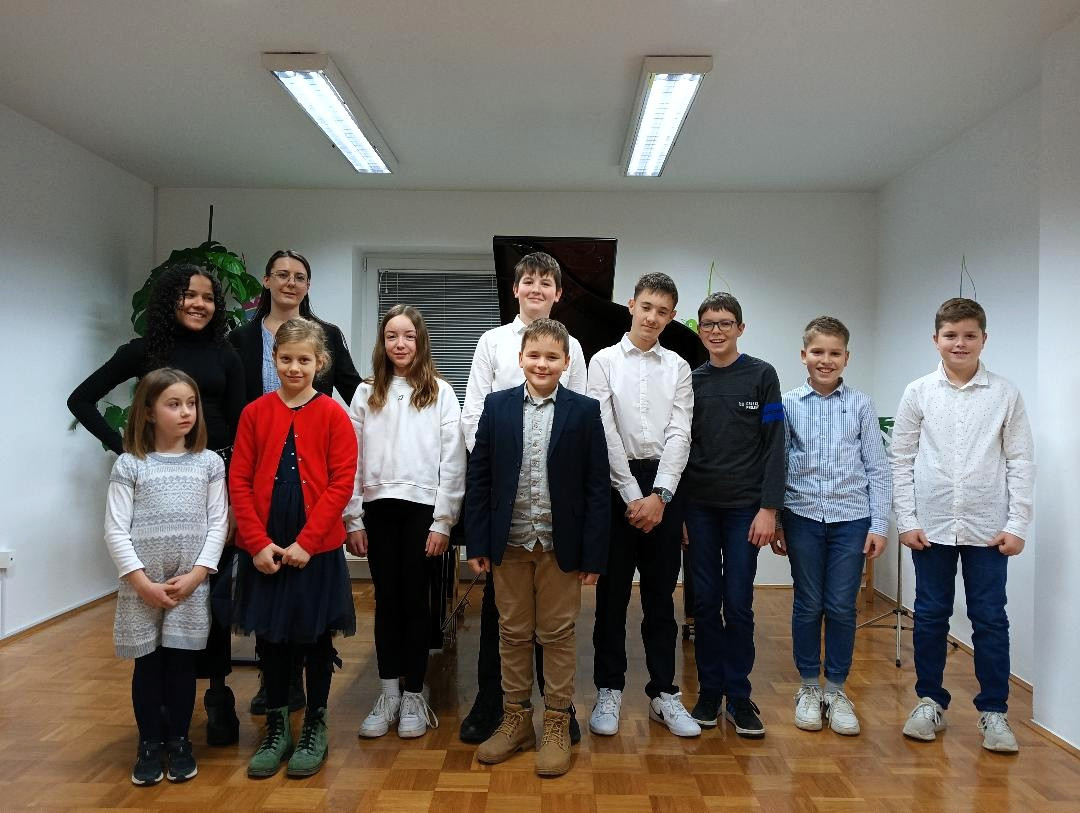 Razredni nastop učencev klavirja