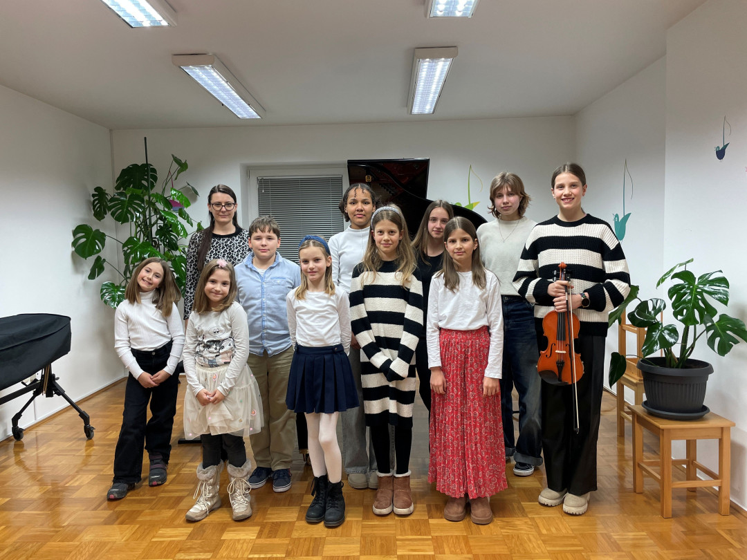 Razredni nastop učencev klavirja