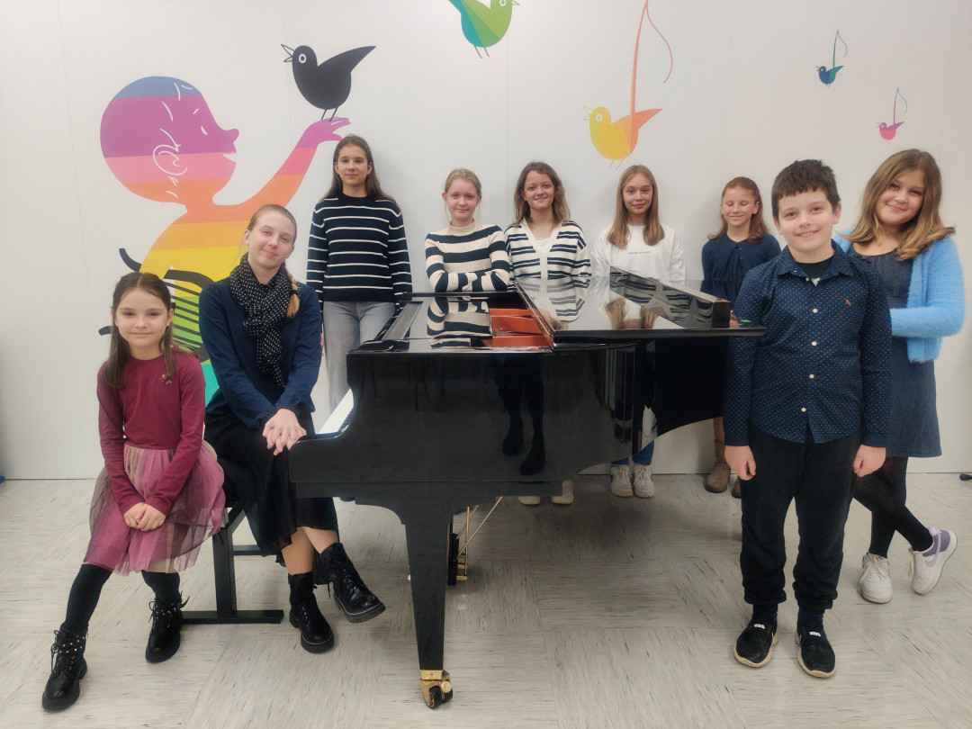 Razredni nastop učencev klavirja iz razreda prof. Vivine Gazvoda