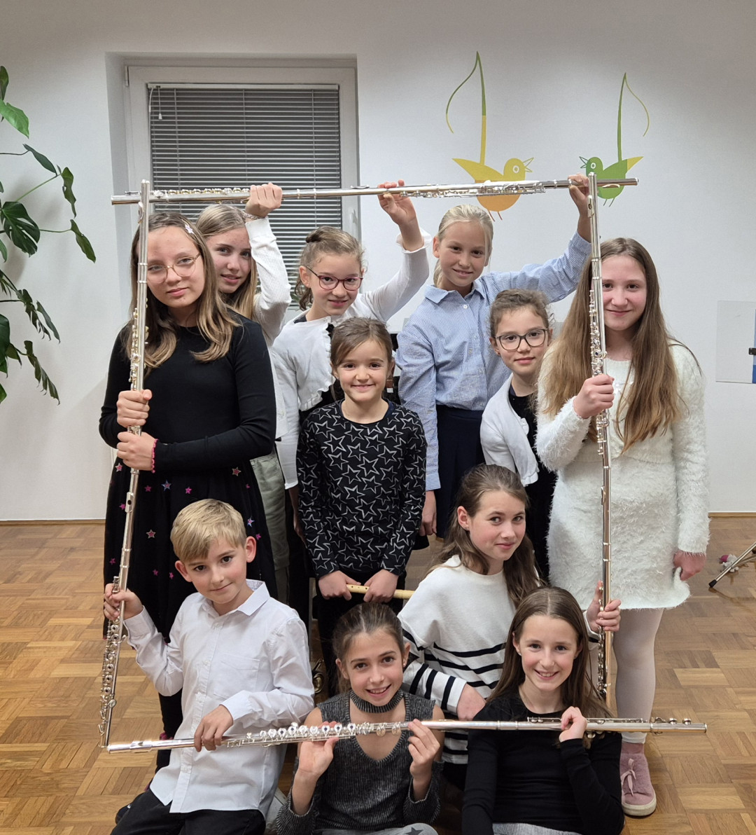 Razredni nastop učencev kljunaste in prečne flavte