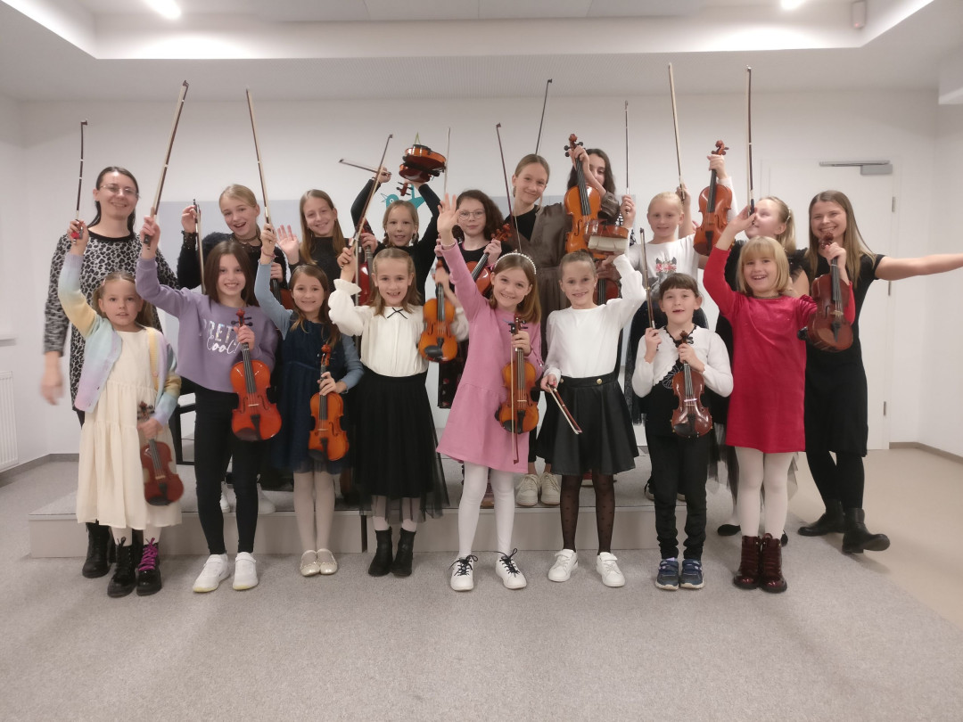 Razredni nastop učencev violine