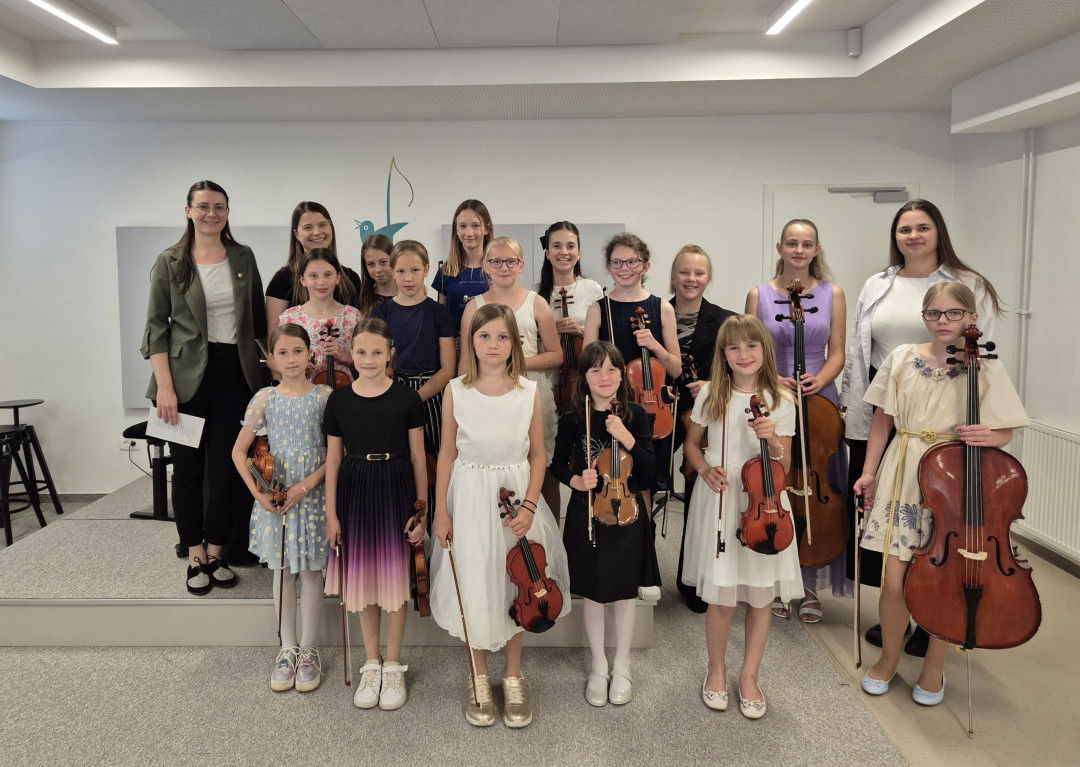 Razredni nastop učencev violine in violončela