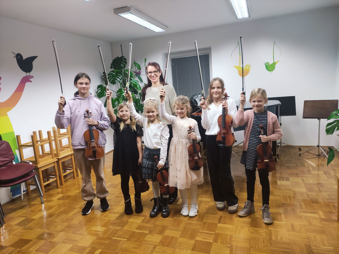 Razredni nastop učenk viole in violine